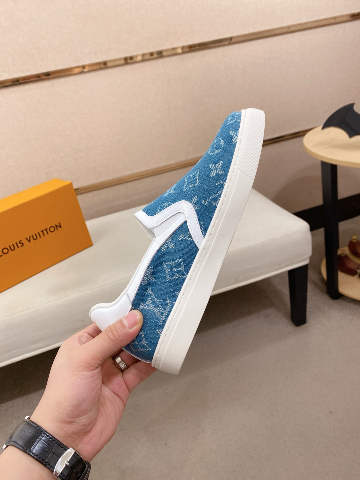 The latest style of LV canvas shoes