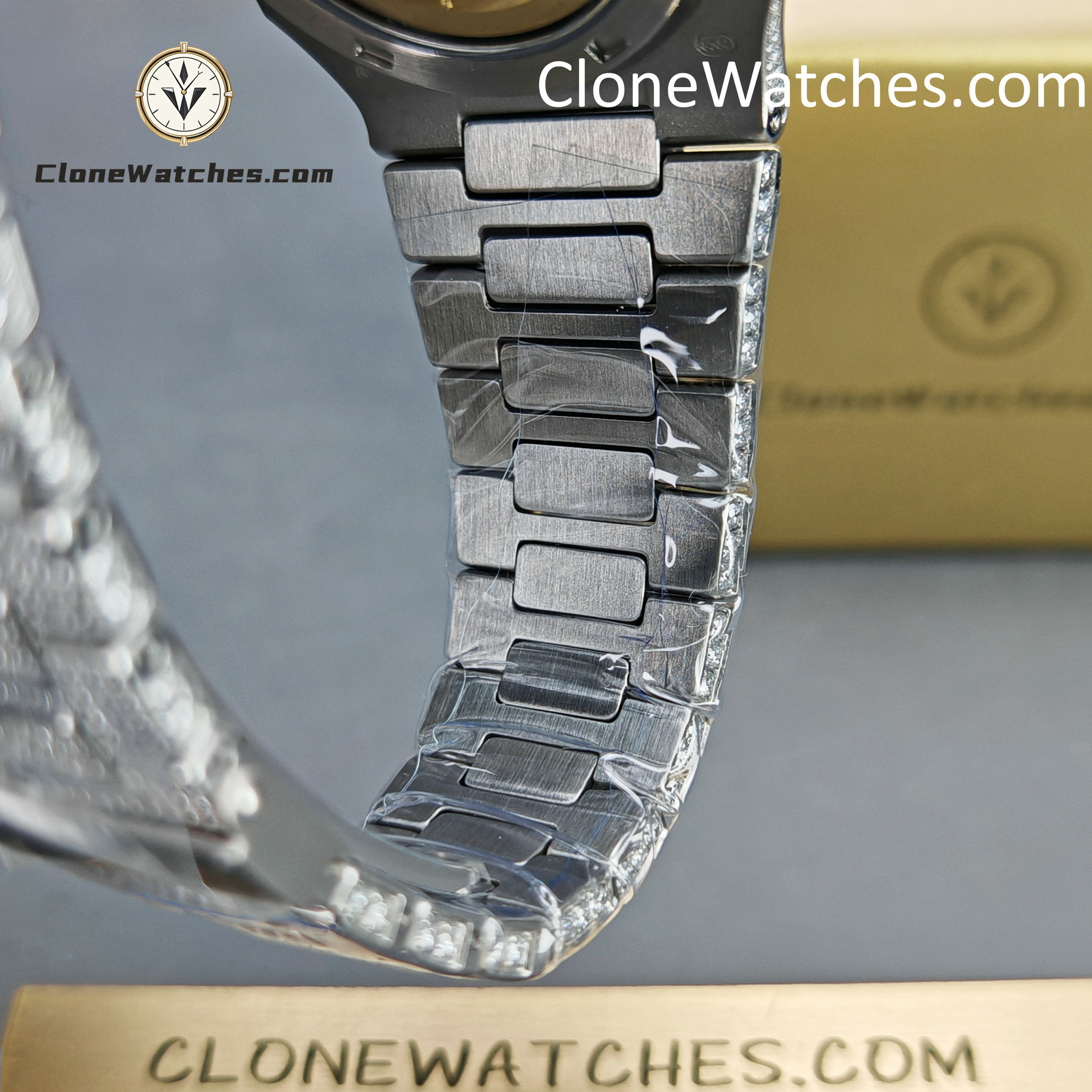 Patek Philippe Super Clone Watches 1:1 Nautilus 5719/10G Diamond