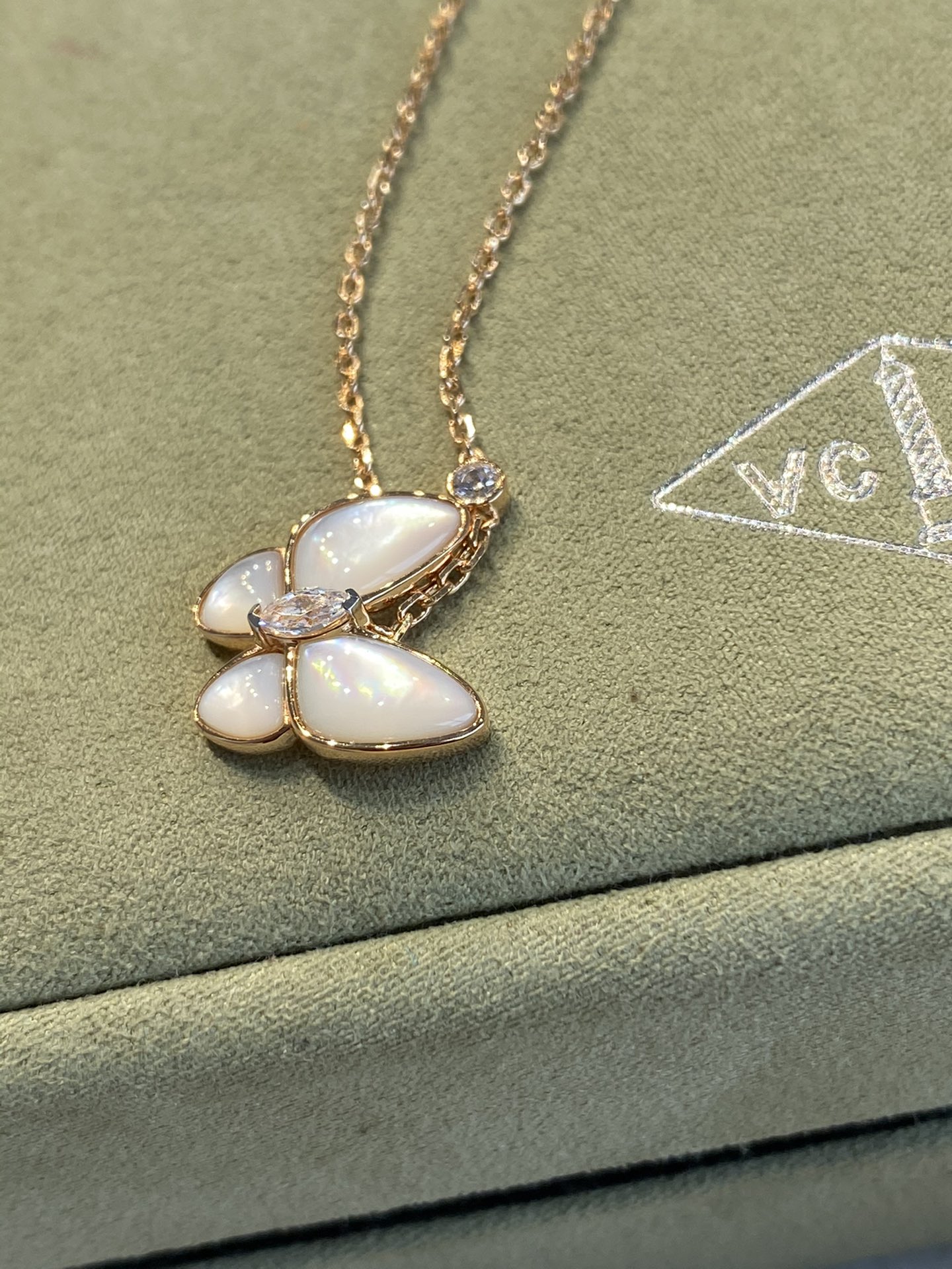 Van Cleef & Arpels Butterfly White Shell Collar Necklace