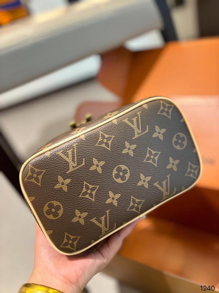 Louis Vuittion vanity bag  Classic / Practical