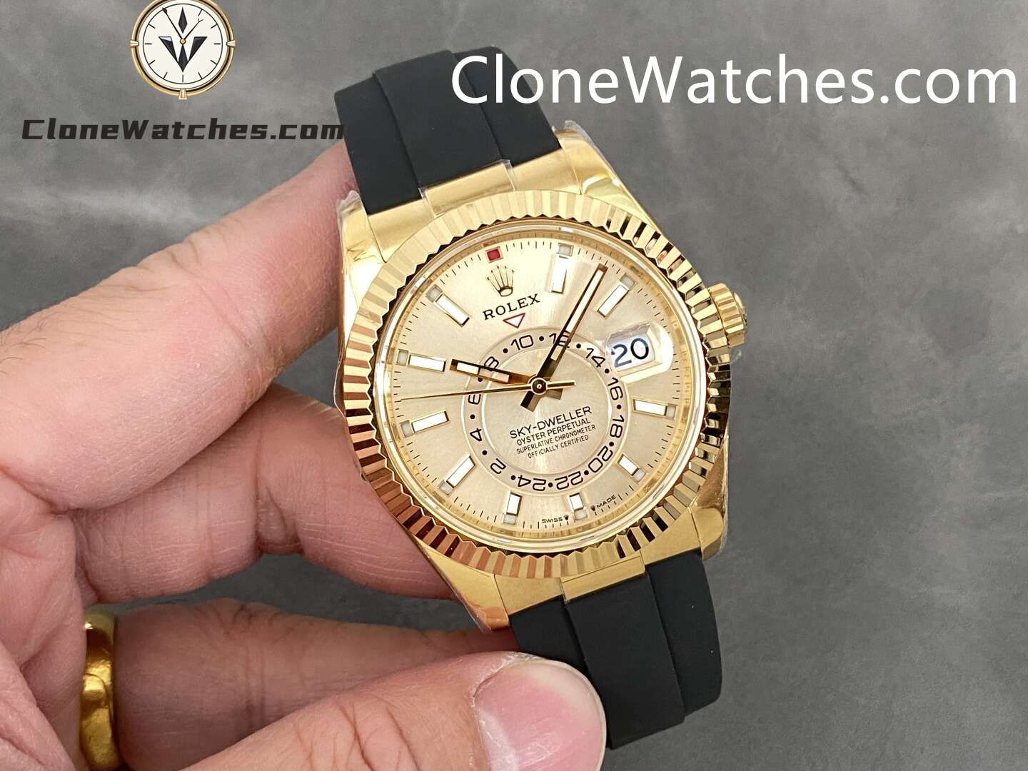 Rolex Super Clone Watch 1:1 Sky Dweller Gold Dial M326238-0007 42MM Rubber Strap