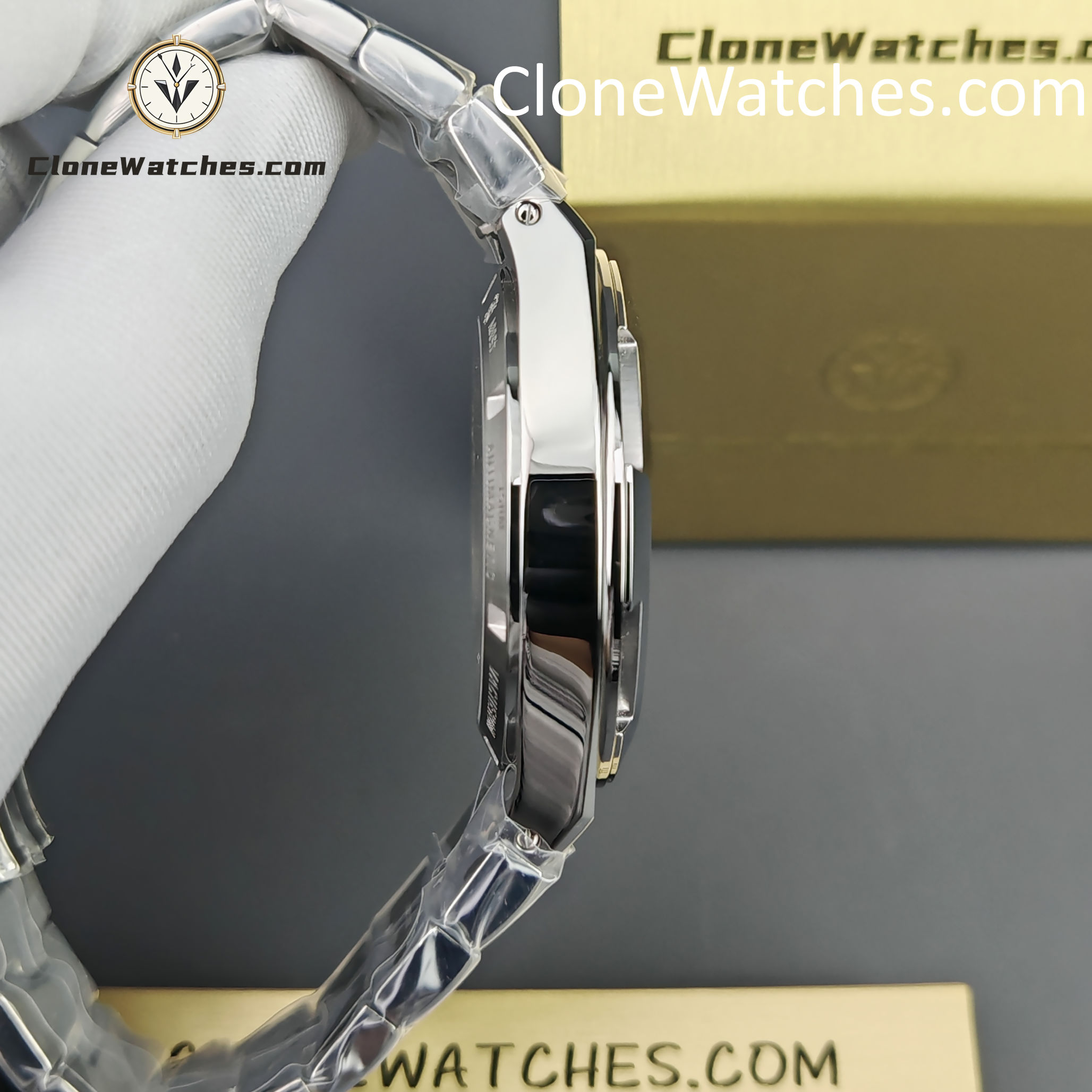Vacheron Constantin Super Clone Watches 1:1 Overseas 4500V/210A-B483 Black Dial