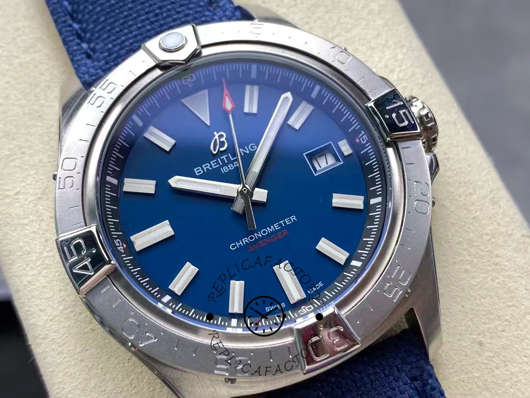 Breitling Avenger Automatic 42mm A17328101C1X1 Replica