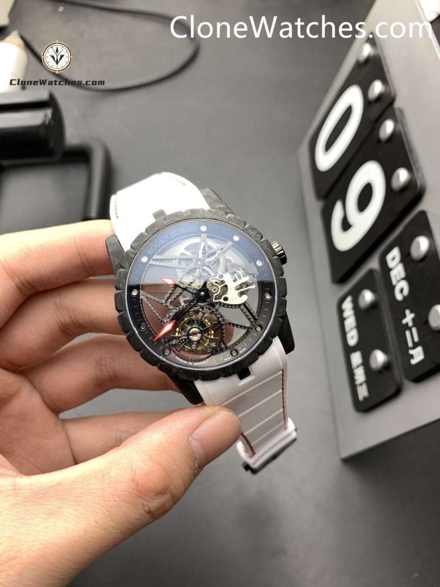 Roger Dubuis Super Clone Watches 1:1 Excalibur Carbon Fiber Skeleton Dial DBEX0577 42MM