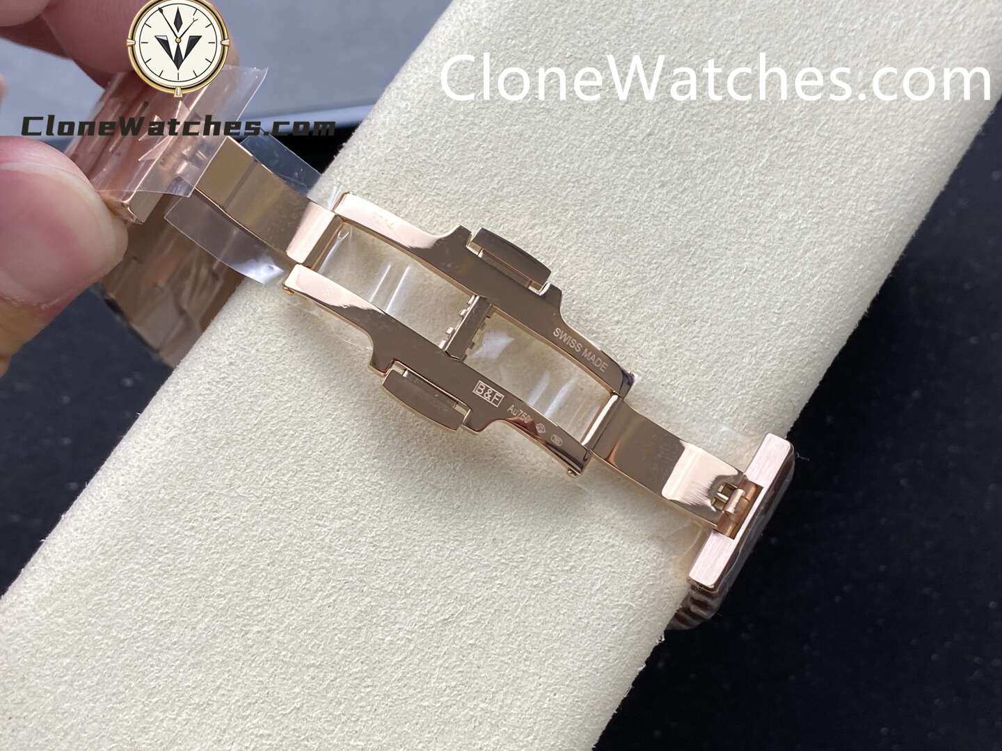 Vacheron Constantin Super Clone Watches 1:1 Overseas Series 4300V/220R-B642 Rose Gold Skeleton Dial