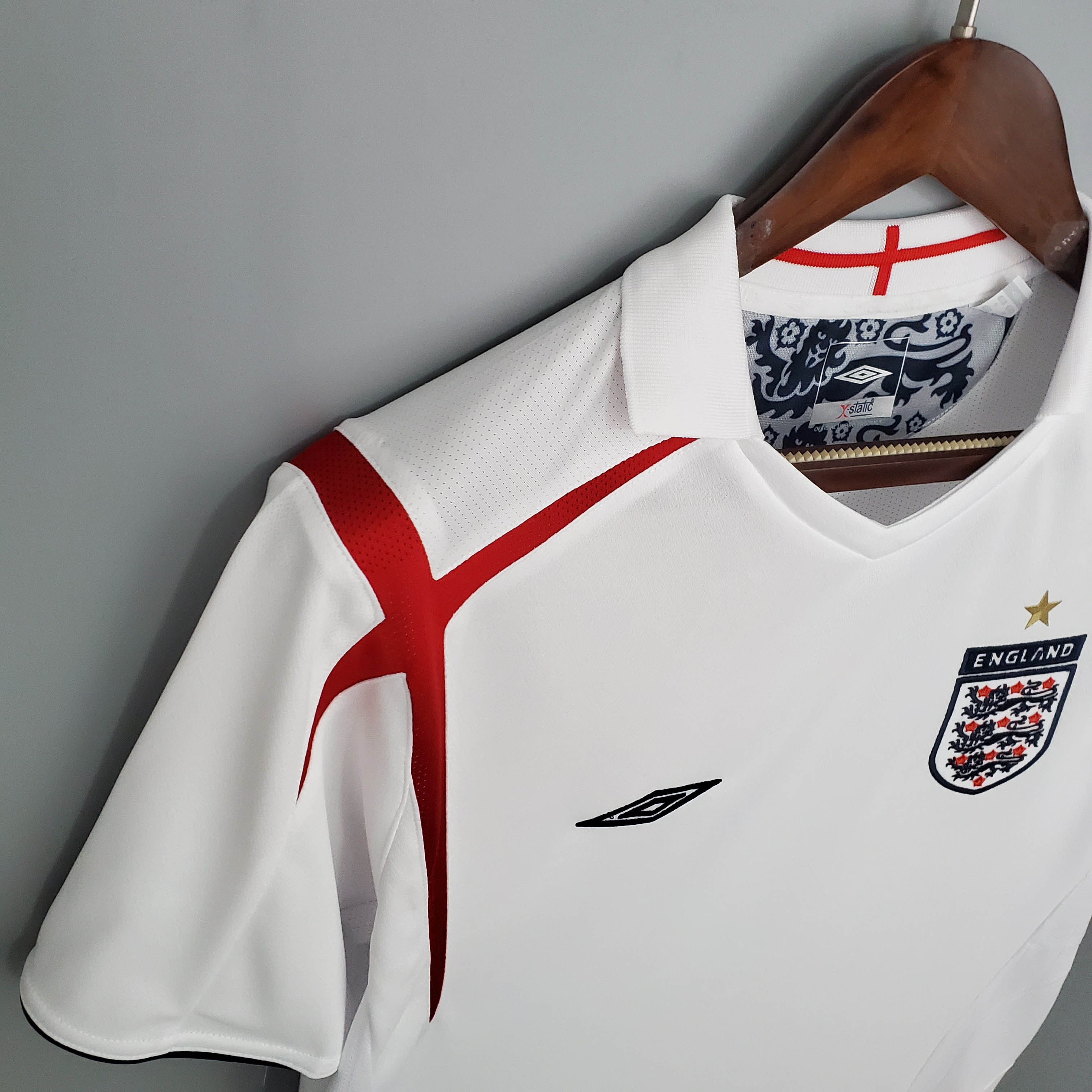 2006 England Home Retro Jersey 1:1 Thai Quality - Fans Edition