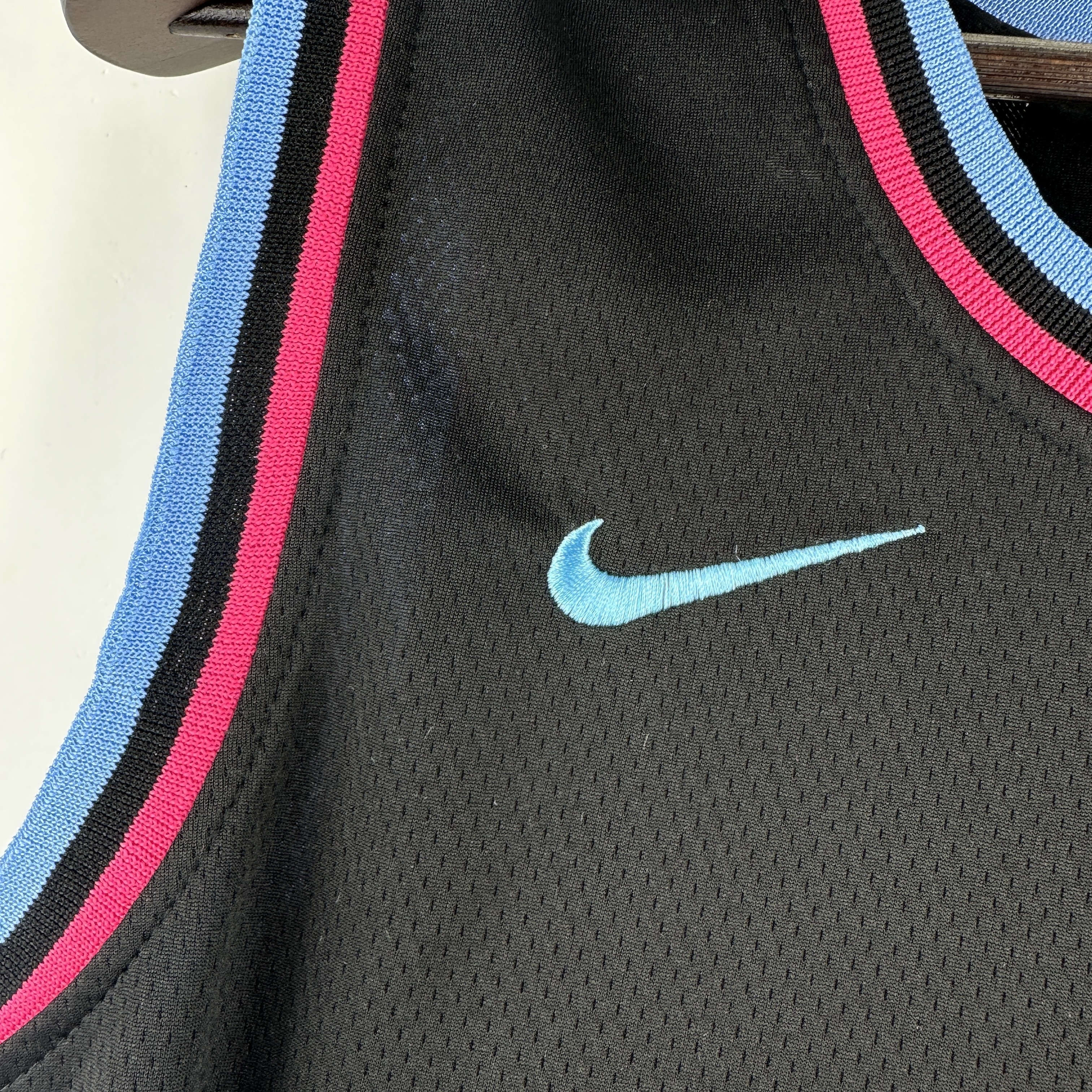 Embroidered Heat Crew Neck Black No. 22 Butler