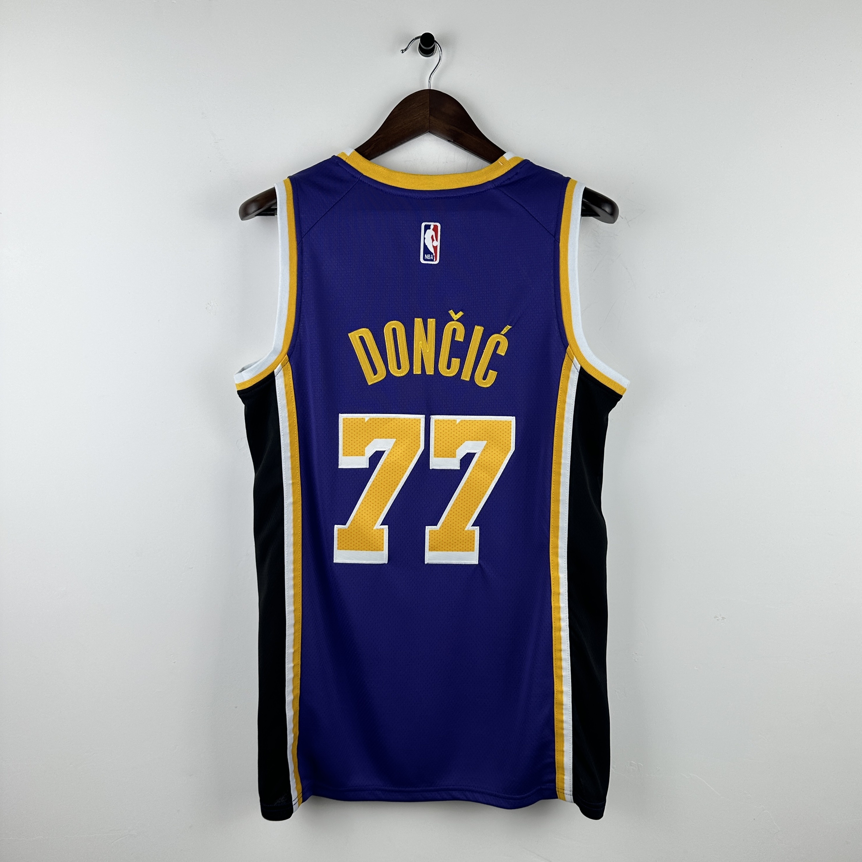 Embroidered Lakers Jumpman No. 77 Dončić