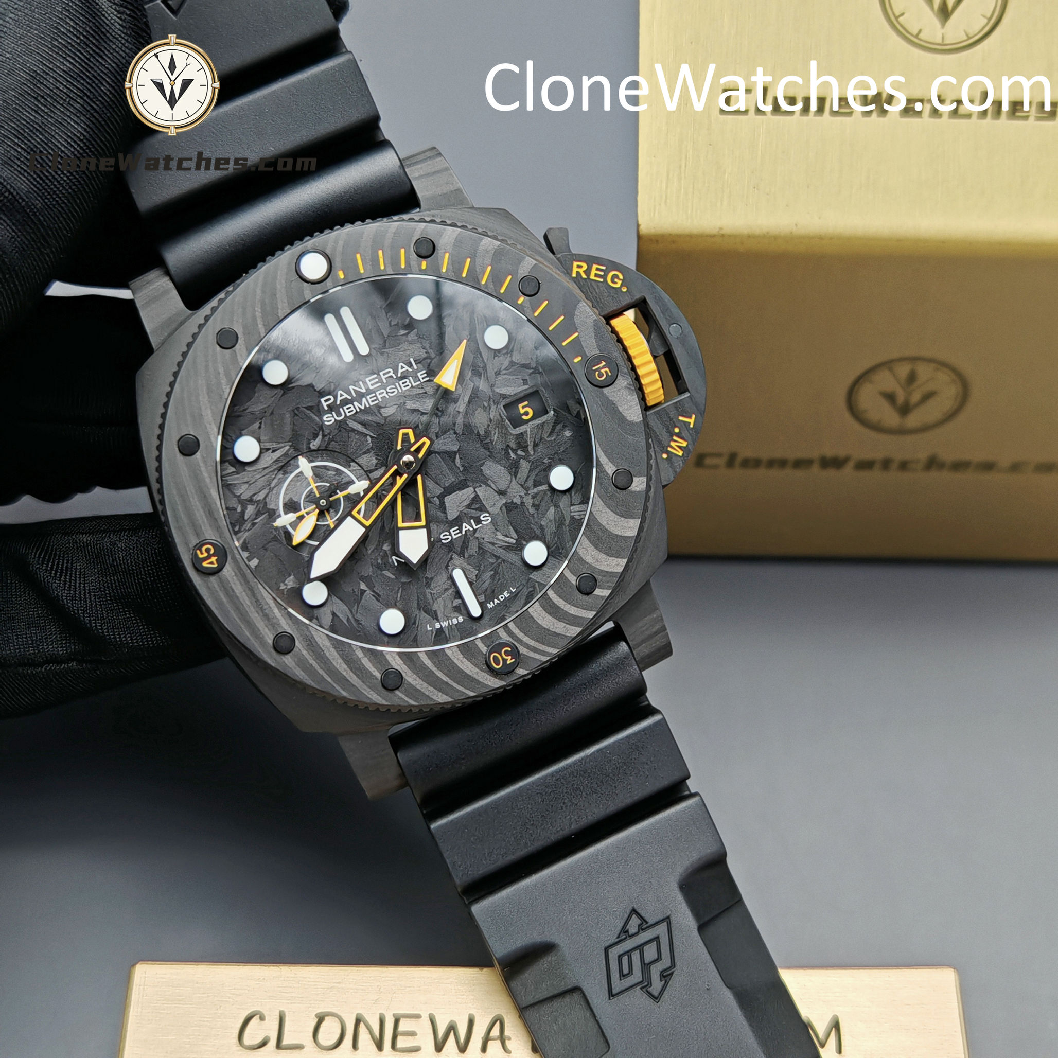 Panerai Super Clone Watches 1:1 Submersible GMT CarbotechTM PAM01324 44mm