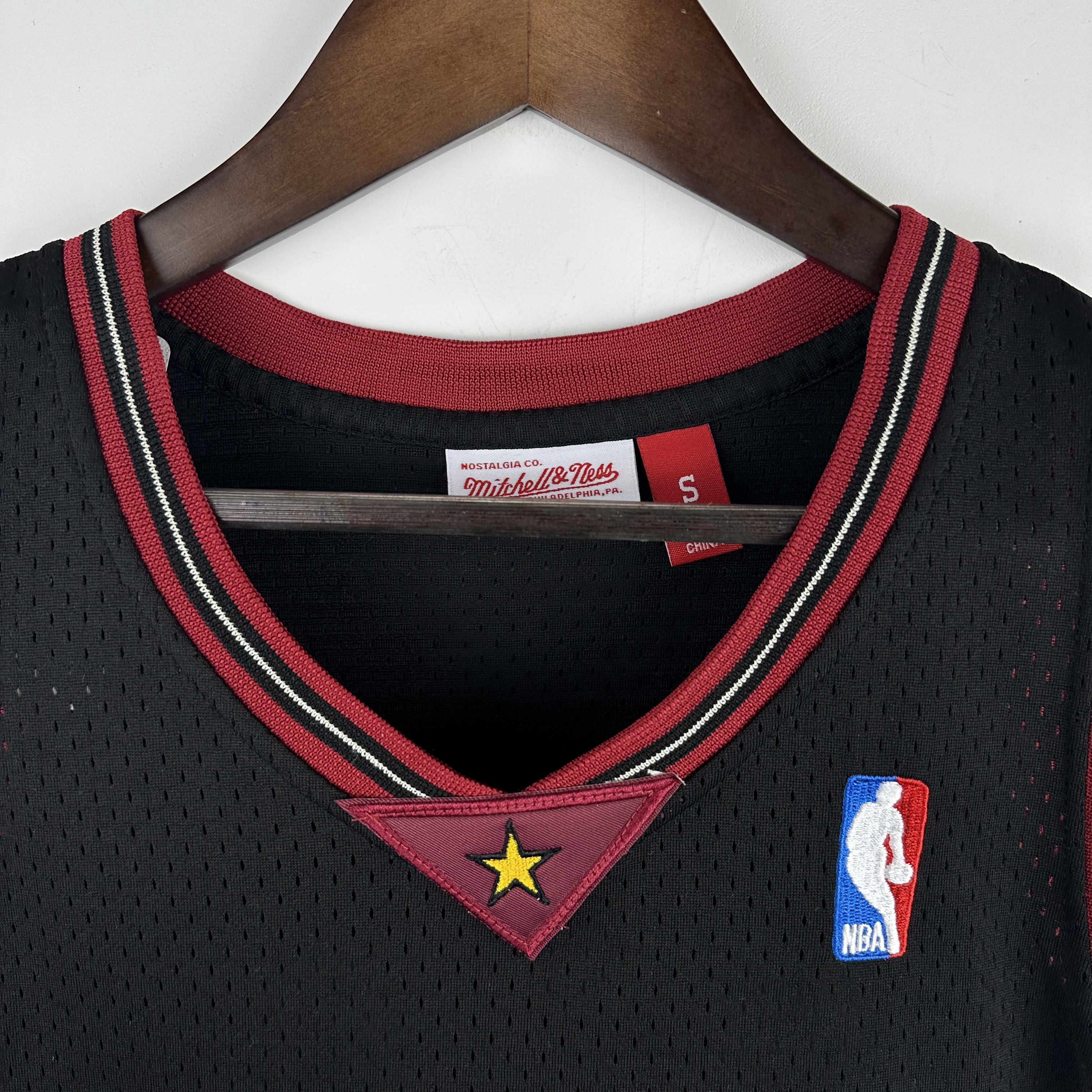 Embroidered MN Retro Jersey 76ers 97/98 Season Big Star Black No. 3 Iverson