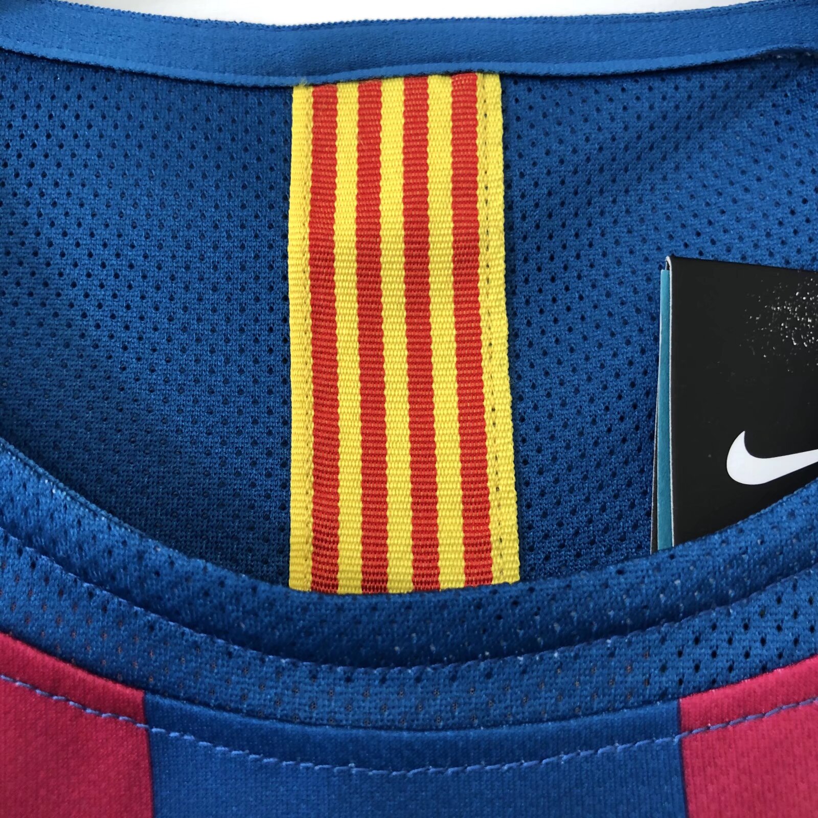 2005/2006 Barcelona Retro League Version Home Jersey - Fans Edition