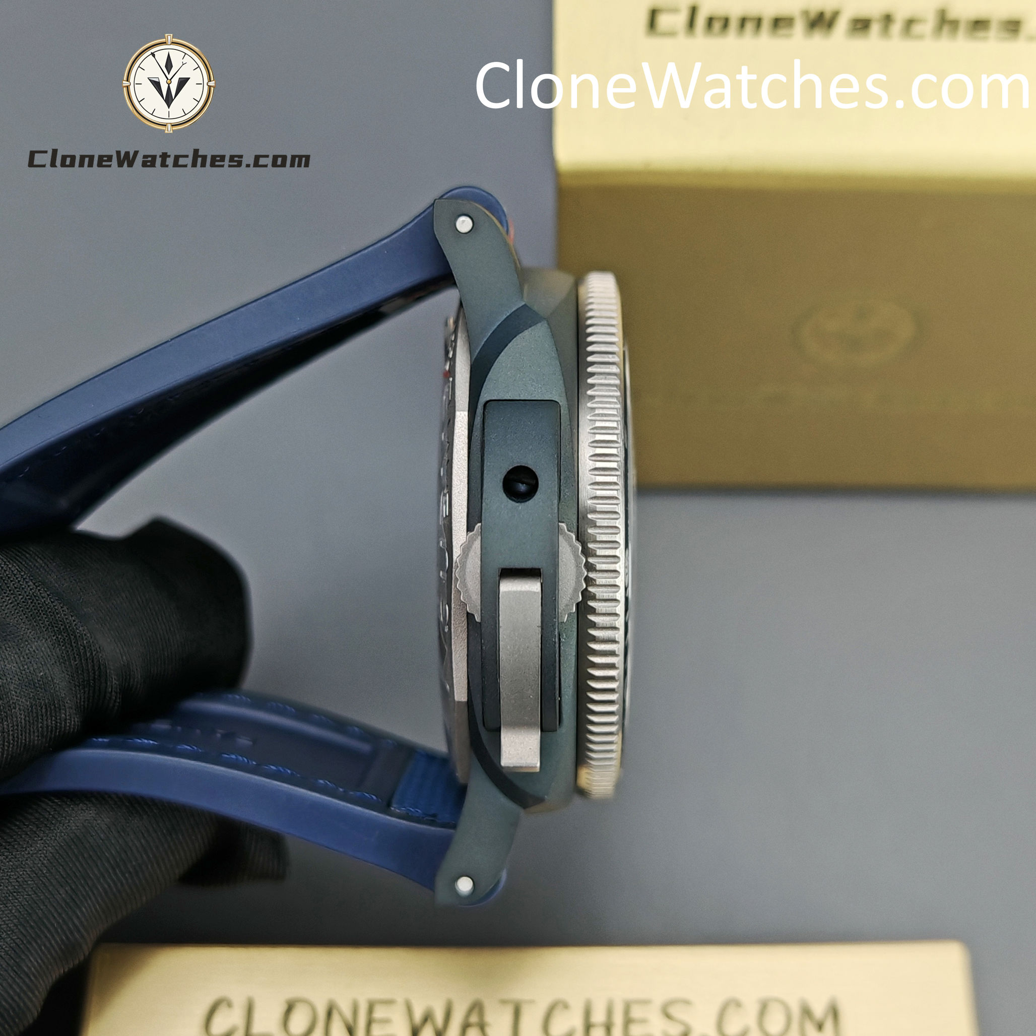 Panerai Super Clone Watches 1:1 Submersible Luna Rossa Ti-Ceramitech PAM01543 White Dial