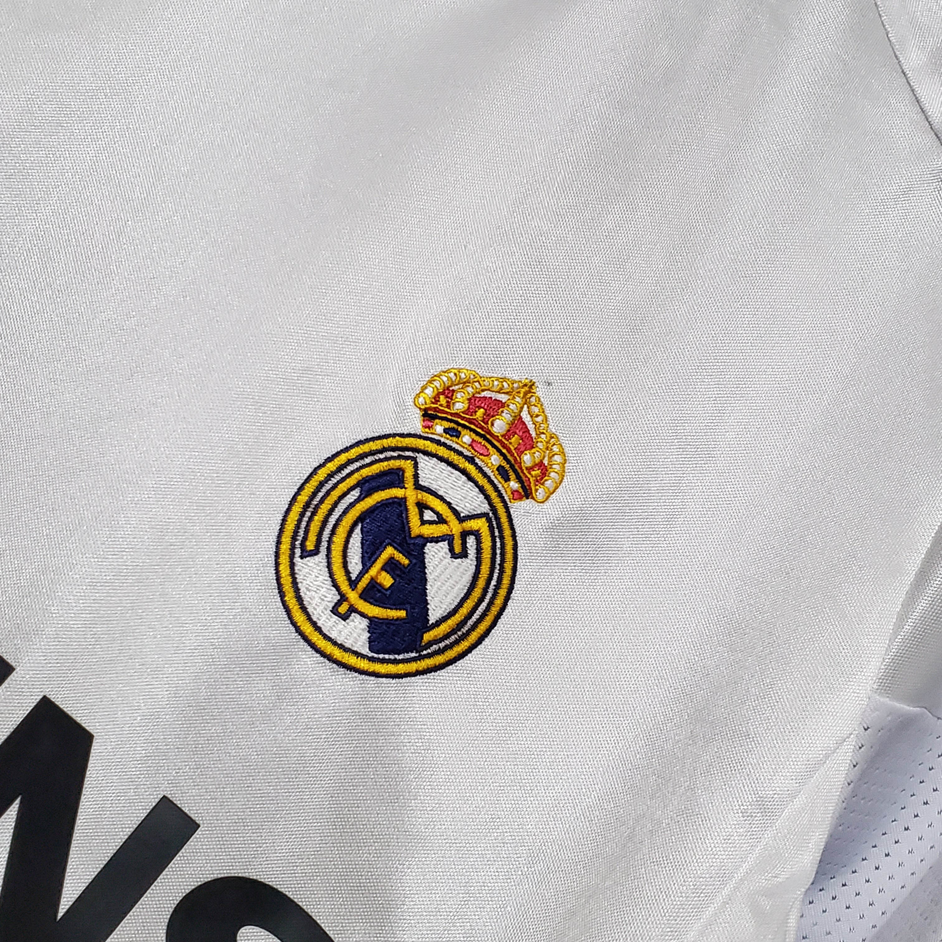 2004/2005 Retro Real Madrid Home - Fans Edition