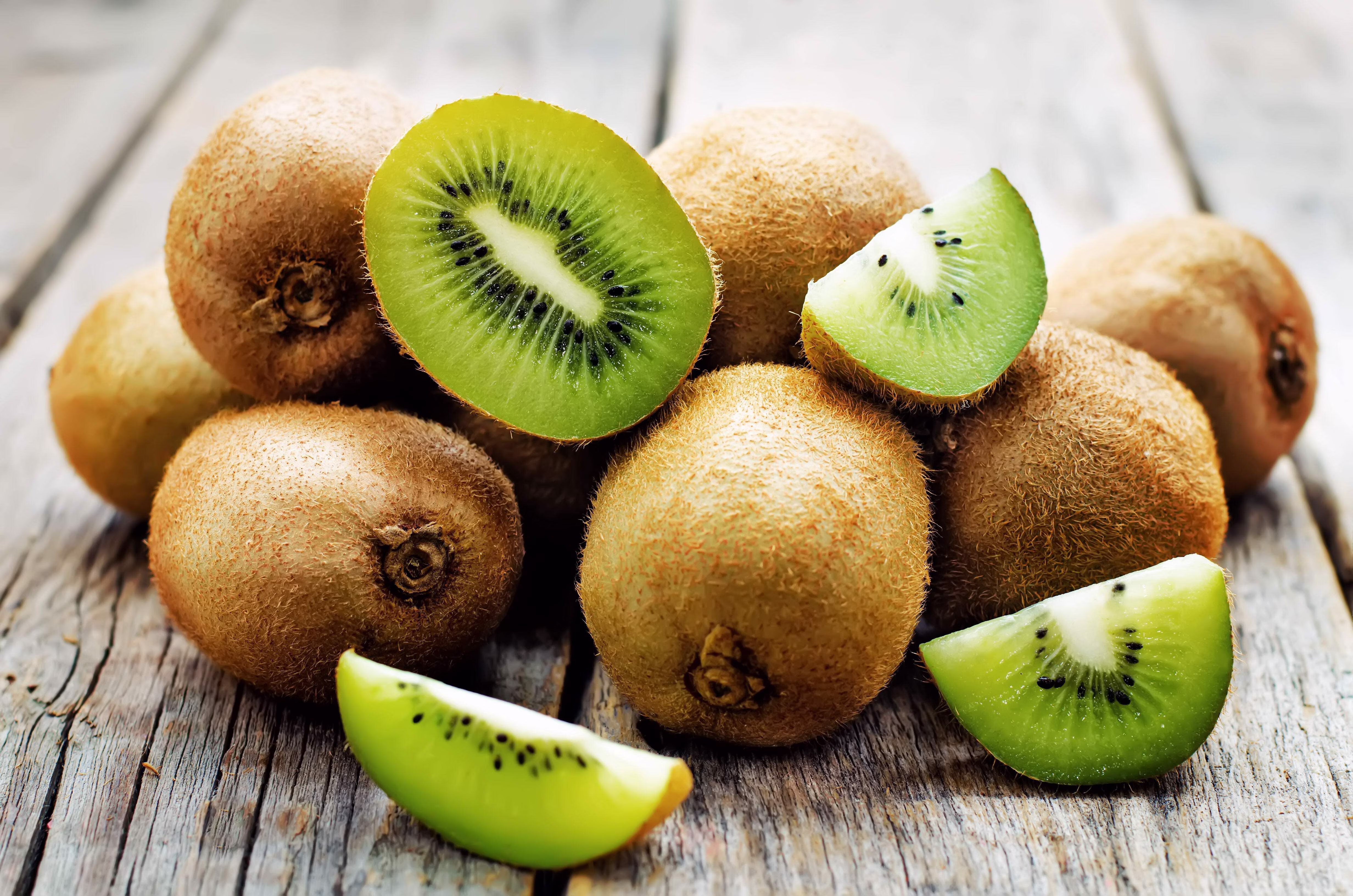 100 Seeds KIWI FRUIT Kiwi Actinidia Vine Seeds (Kiwifruit / Hardy Kiwi / Chinese Gooseberry / Chinese Strawberry)