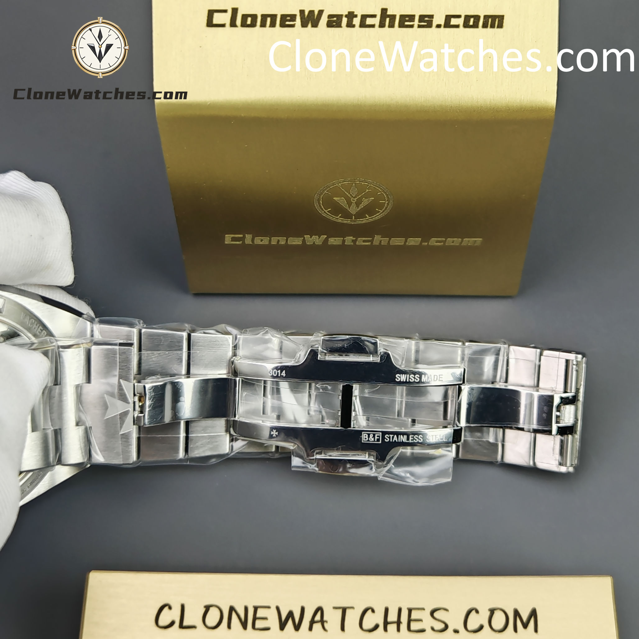 Vacheron Constantin Super Clone Watches 1:1 Overseas 4500V/210A-B483 Black Dial