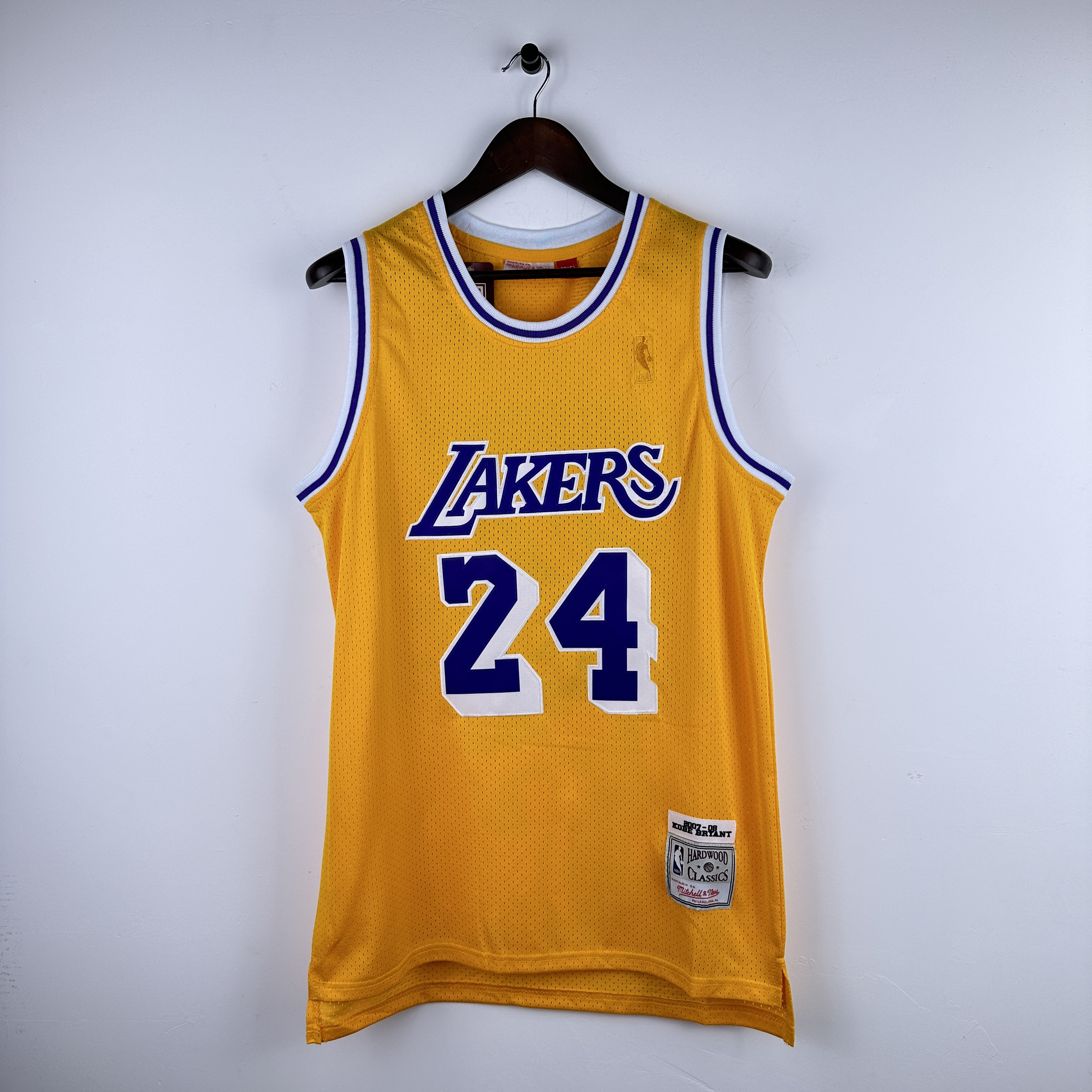 Embroidered MN Retro Jersey Lakers 07/08 Season Crew Neck Yellow No. 24 Kobe