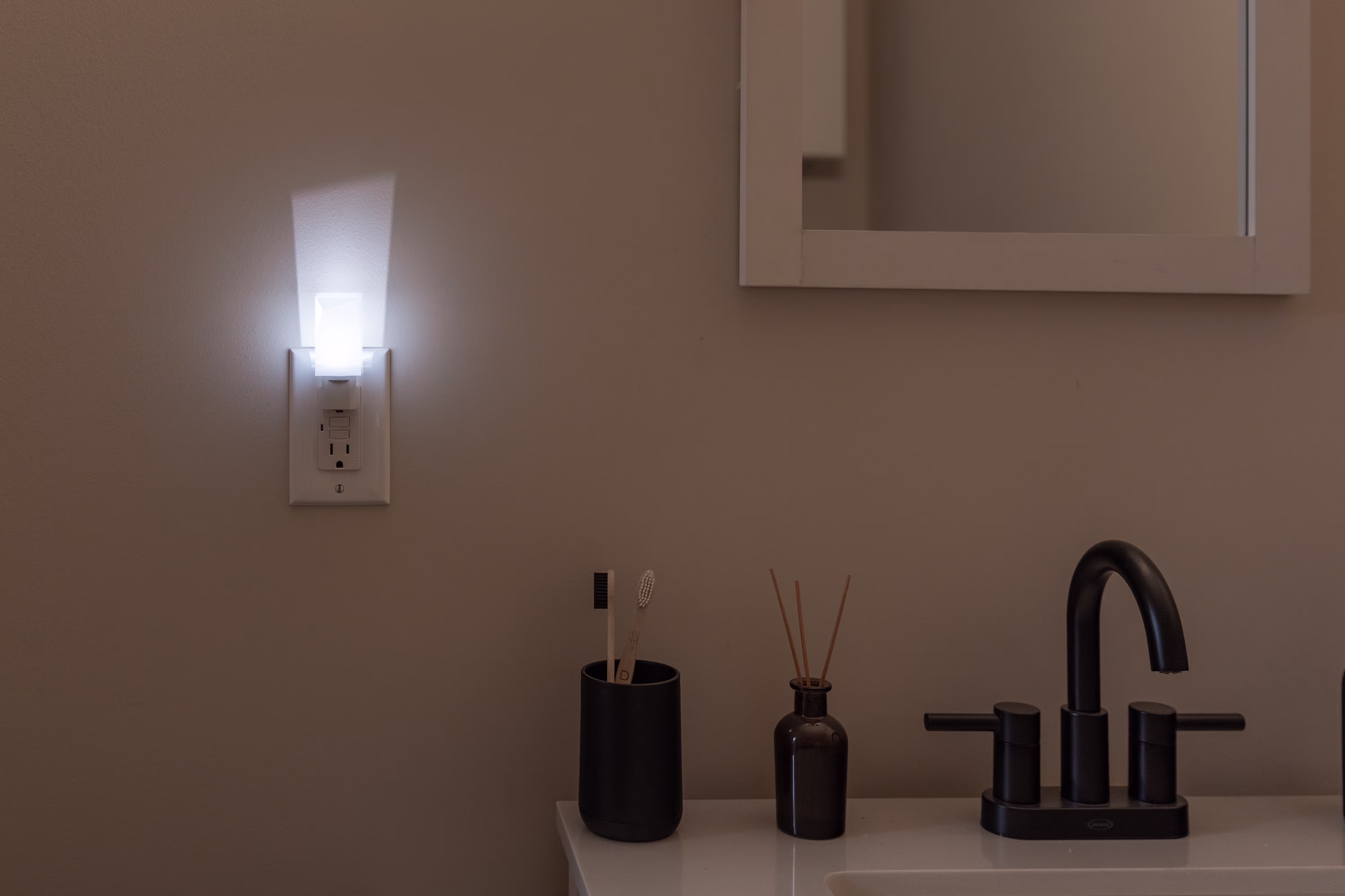 (3 pack) Great Value Plug-in LED Night Light, Light Sensing, Daylight, 6 in, 2.83 in, Adult