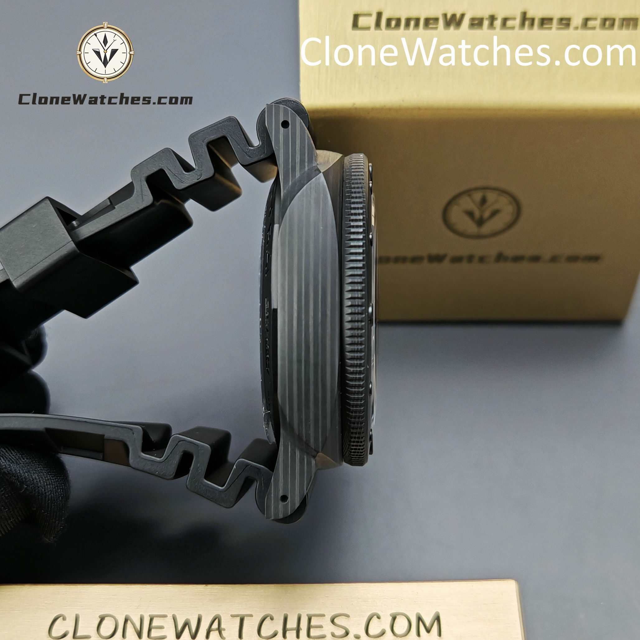 Panerai Super Clone Watches 1:1 Submersible GMT CarbotechTM PAM01324 44mm