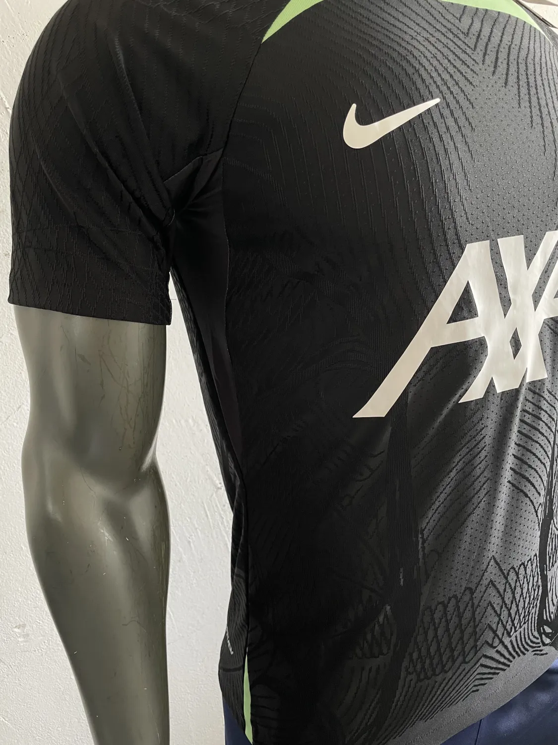 2023/24 Liverpool Player Training Jersey Player Edition