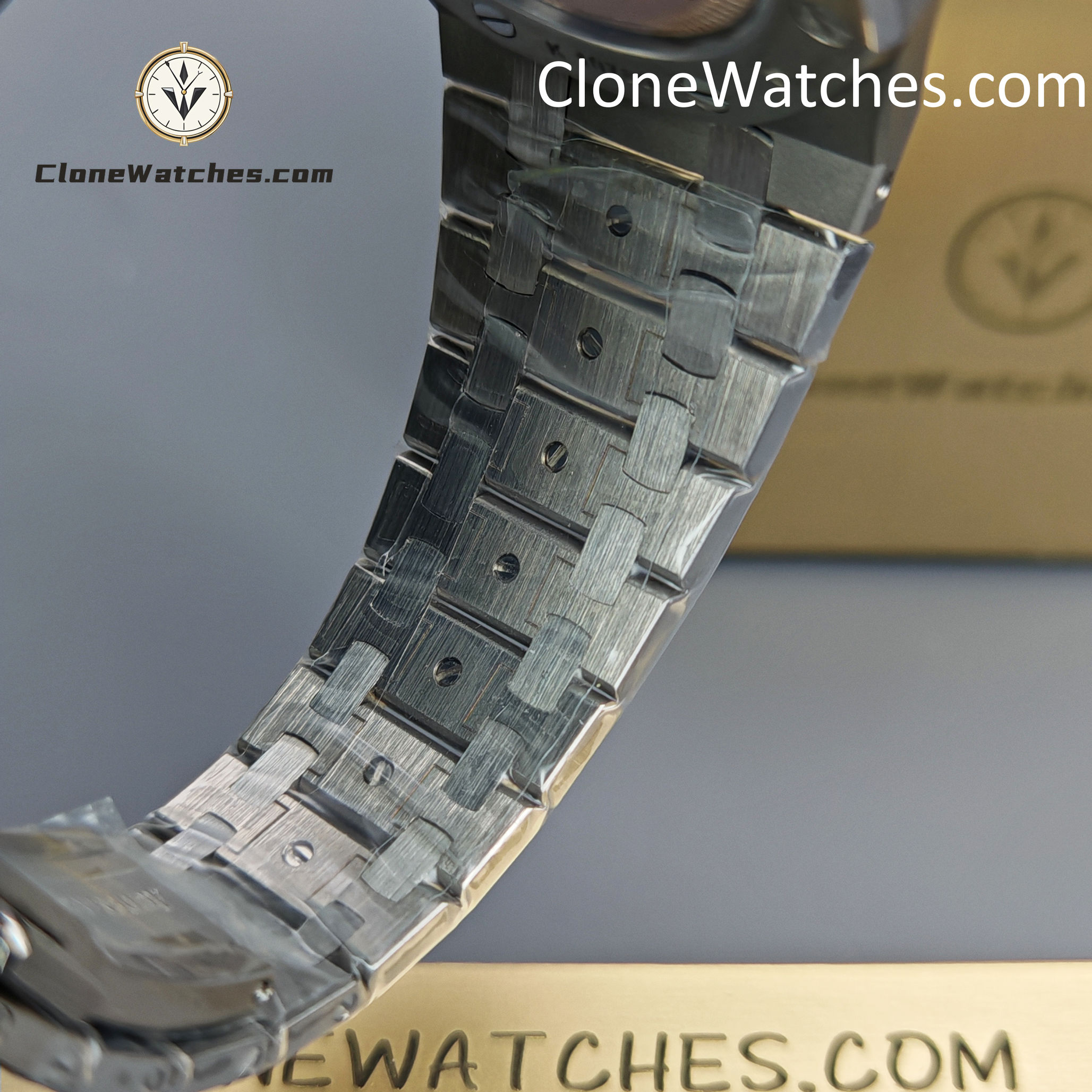 Audemars Piguet Super Clone Watches 1:1 Royal Oak “Jumbo” 15202IP Blue Dial