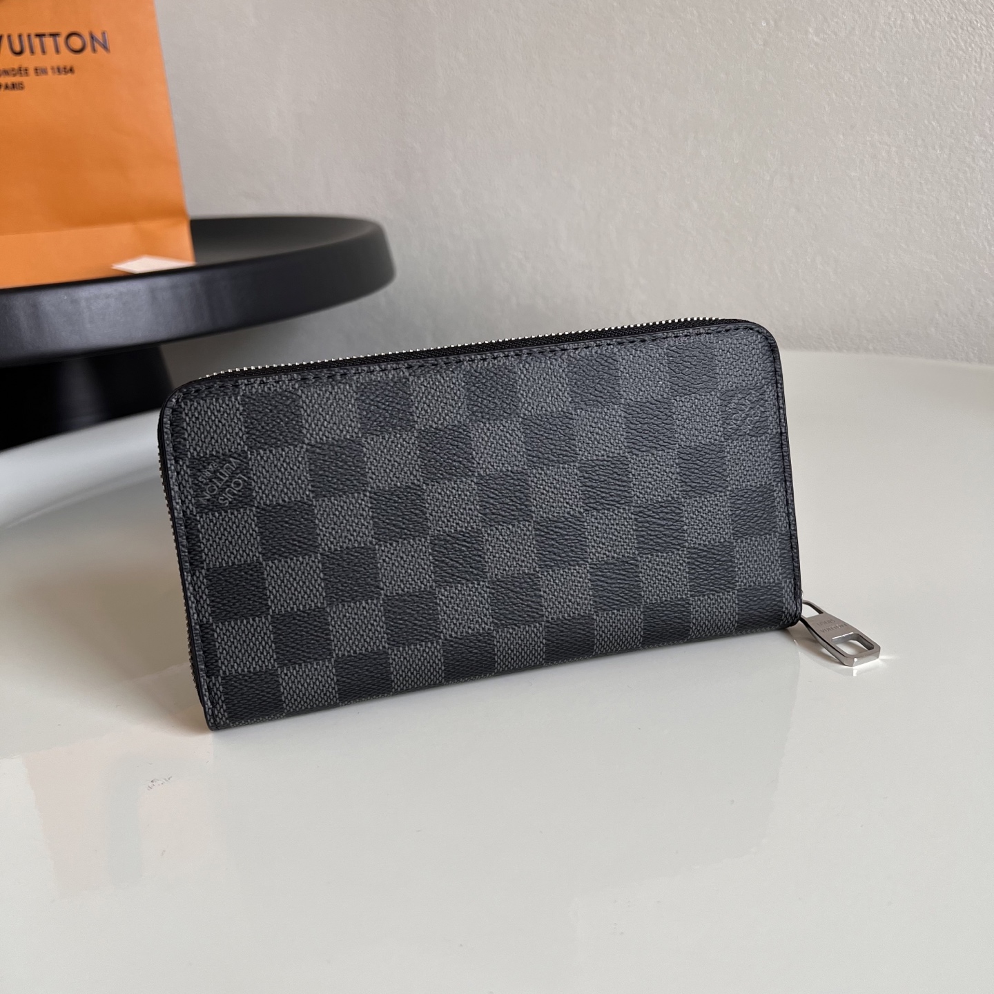 The latest style  Zippy wallet