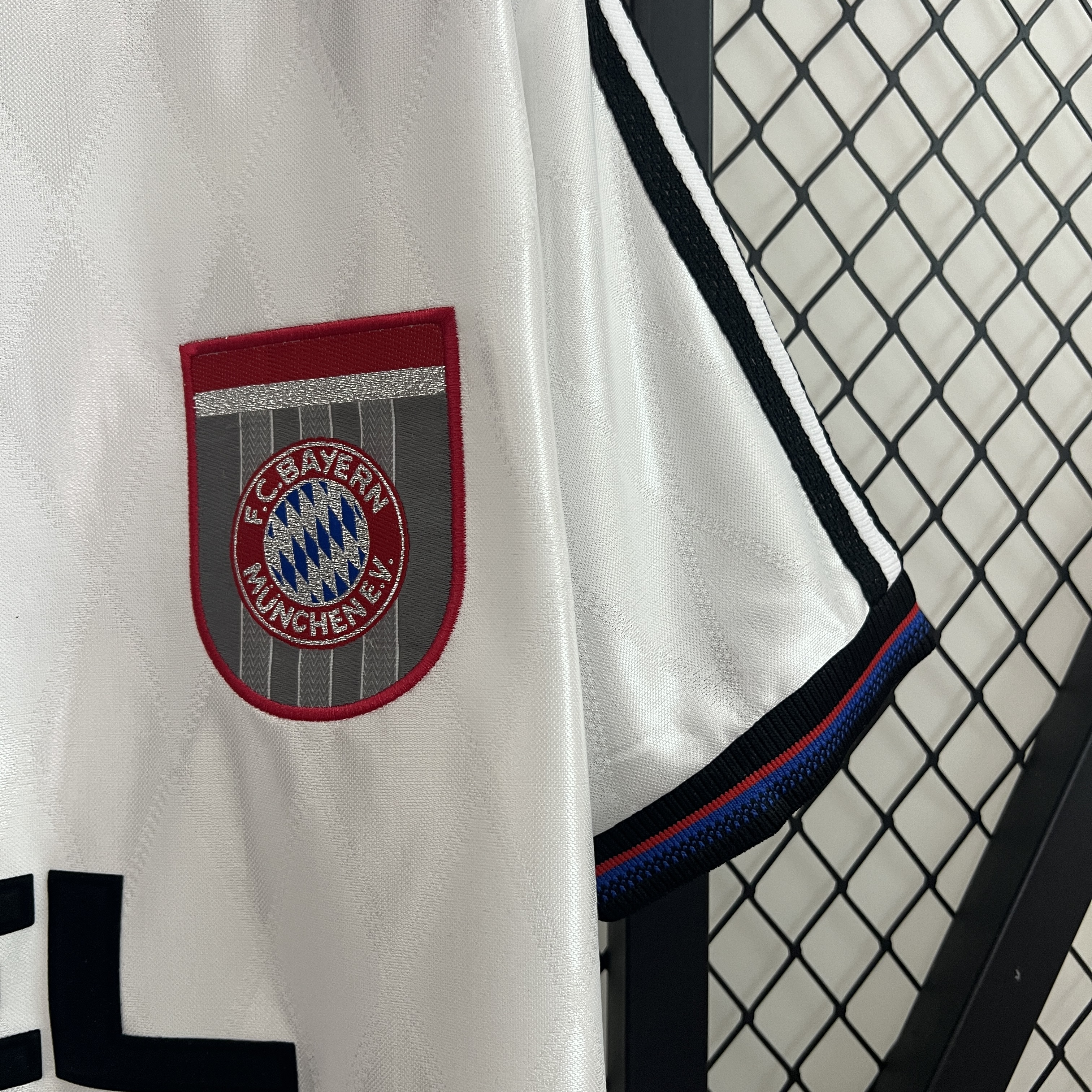96/98 Bayern Munich retro away jersey - Fans Edition