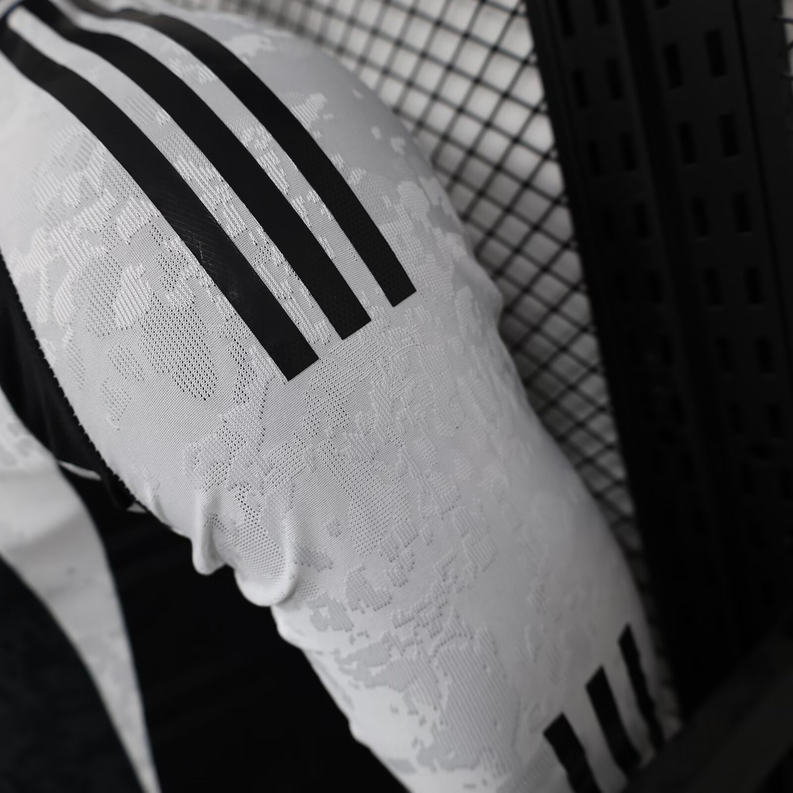 2024/25 Juventus Home Long Sleeve Shirt - Player Version