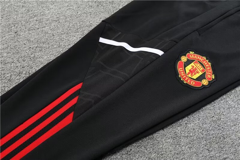 2022/2023 Manchester United hooded half pull black