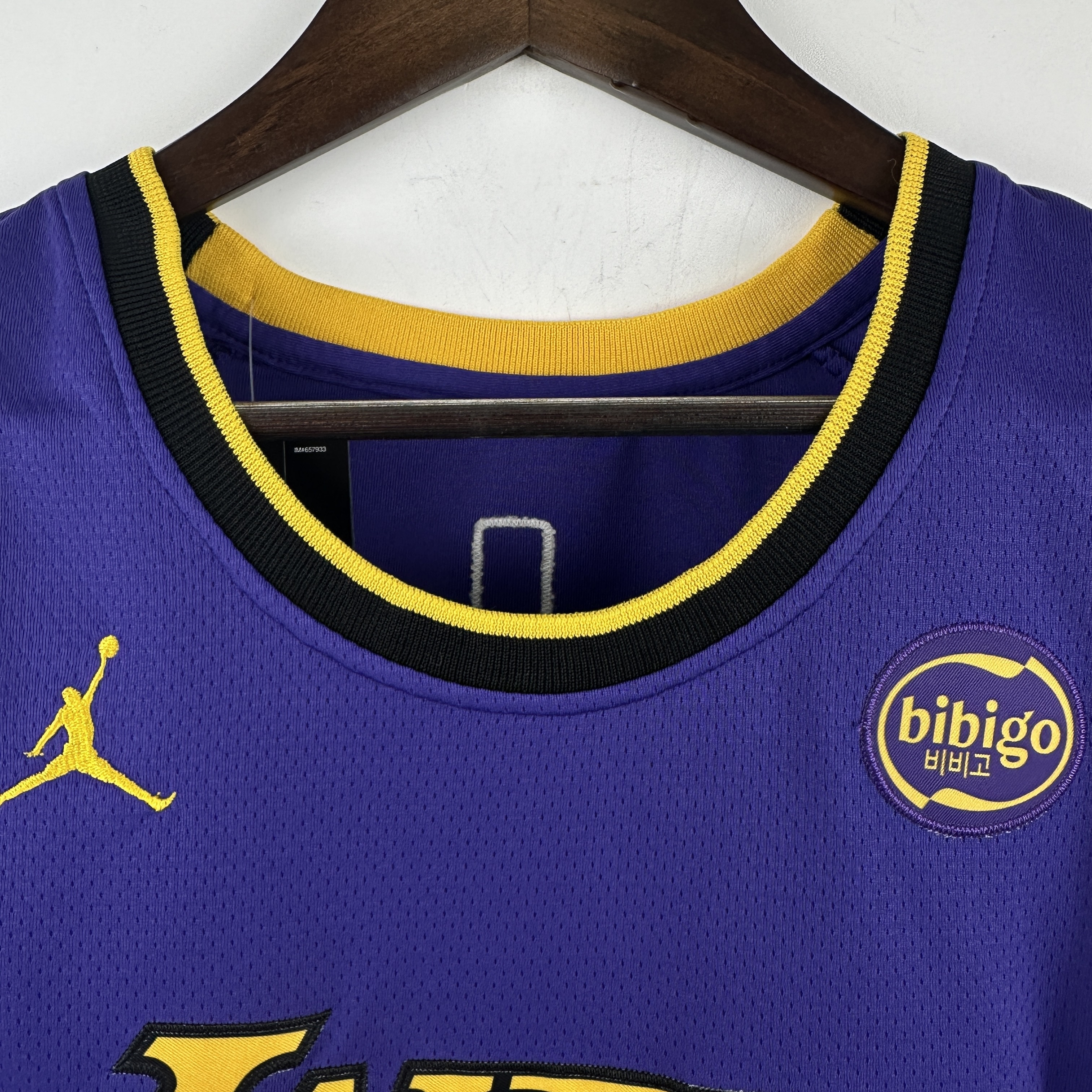 Embroidered 23rd season Lakers flying model No. 77 Dončić