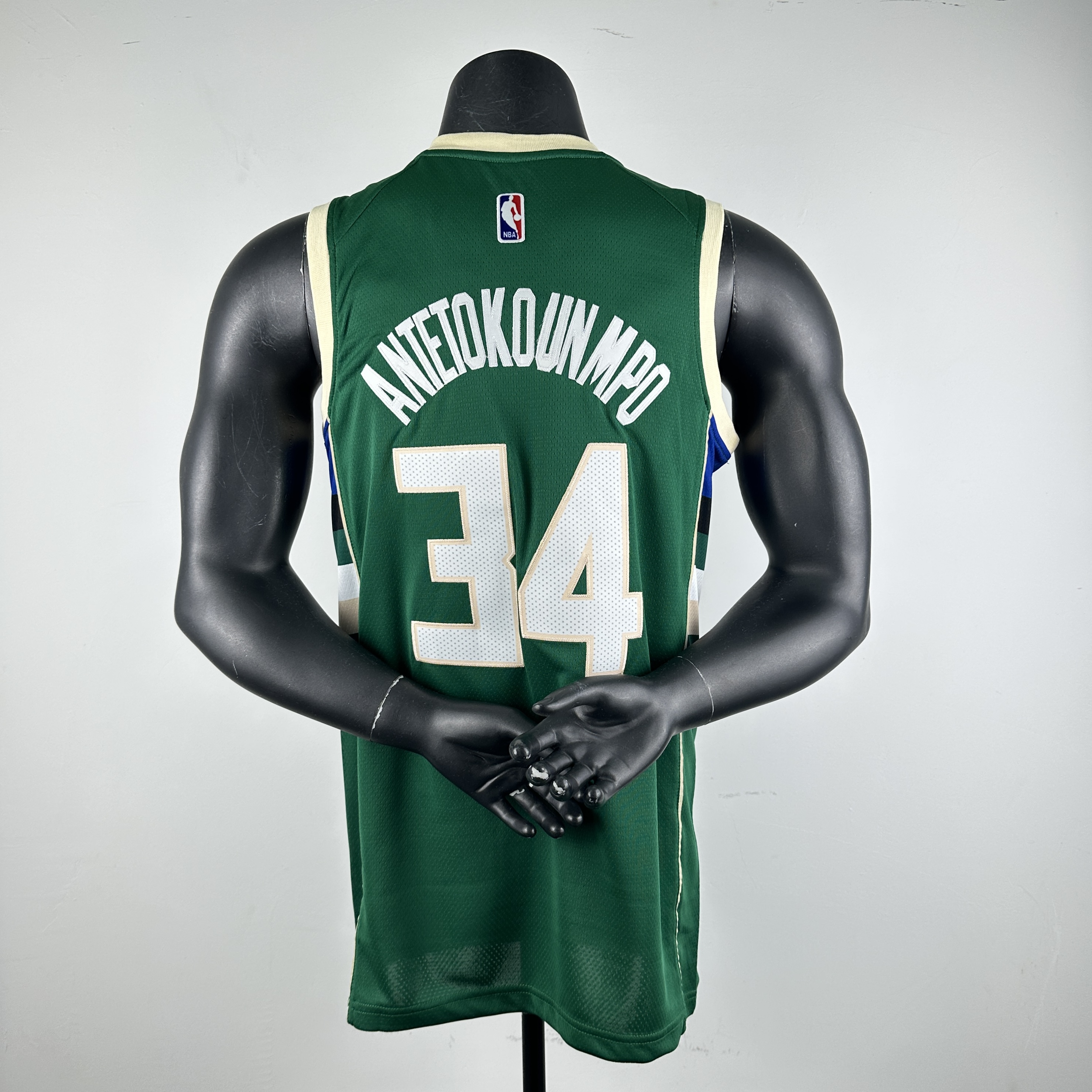 Embroidered Bucks V-neck green No. 34 Antetokounmpo