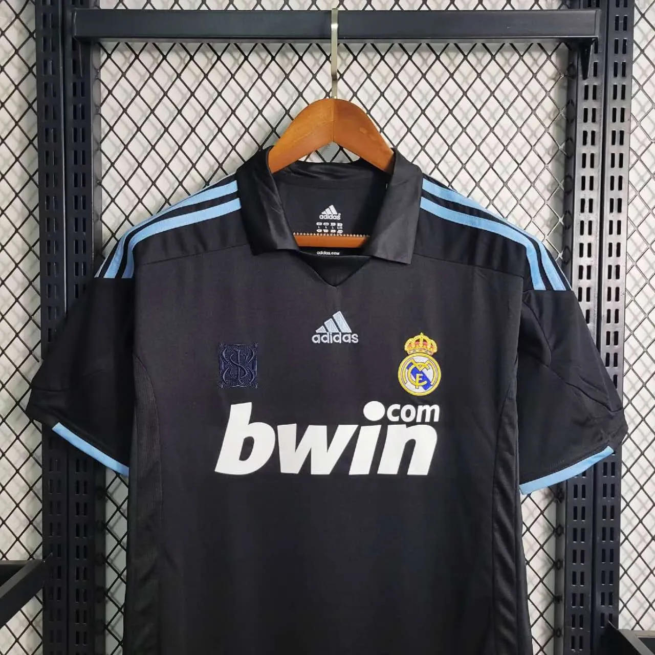 2009/2010 Real Madrid away retro jersey
