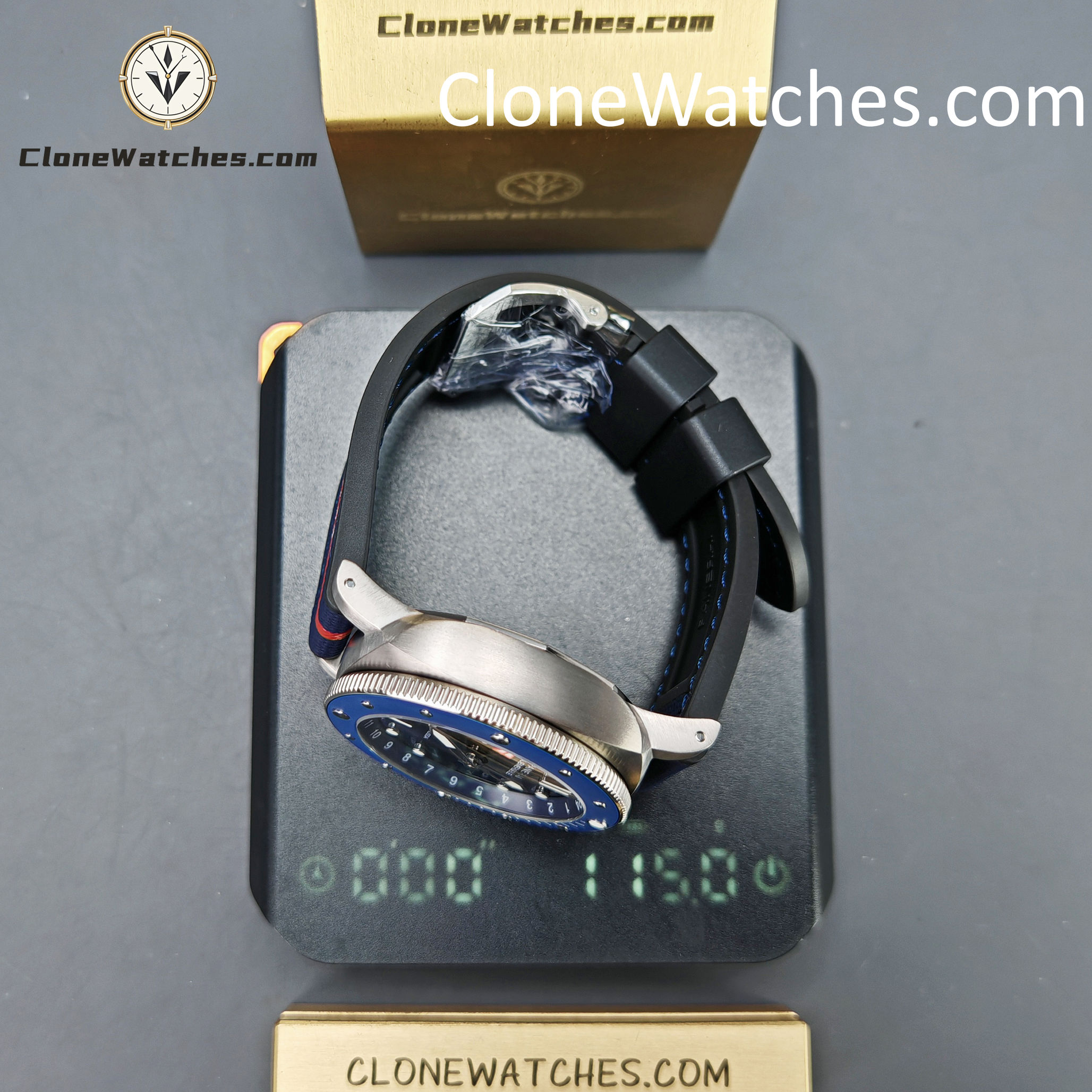 Panerai Super Clone Watches 1:1 Submersible GMT Luna Rossa Titanio PAM01507 42mm