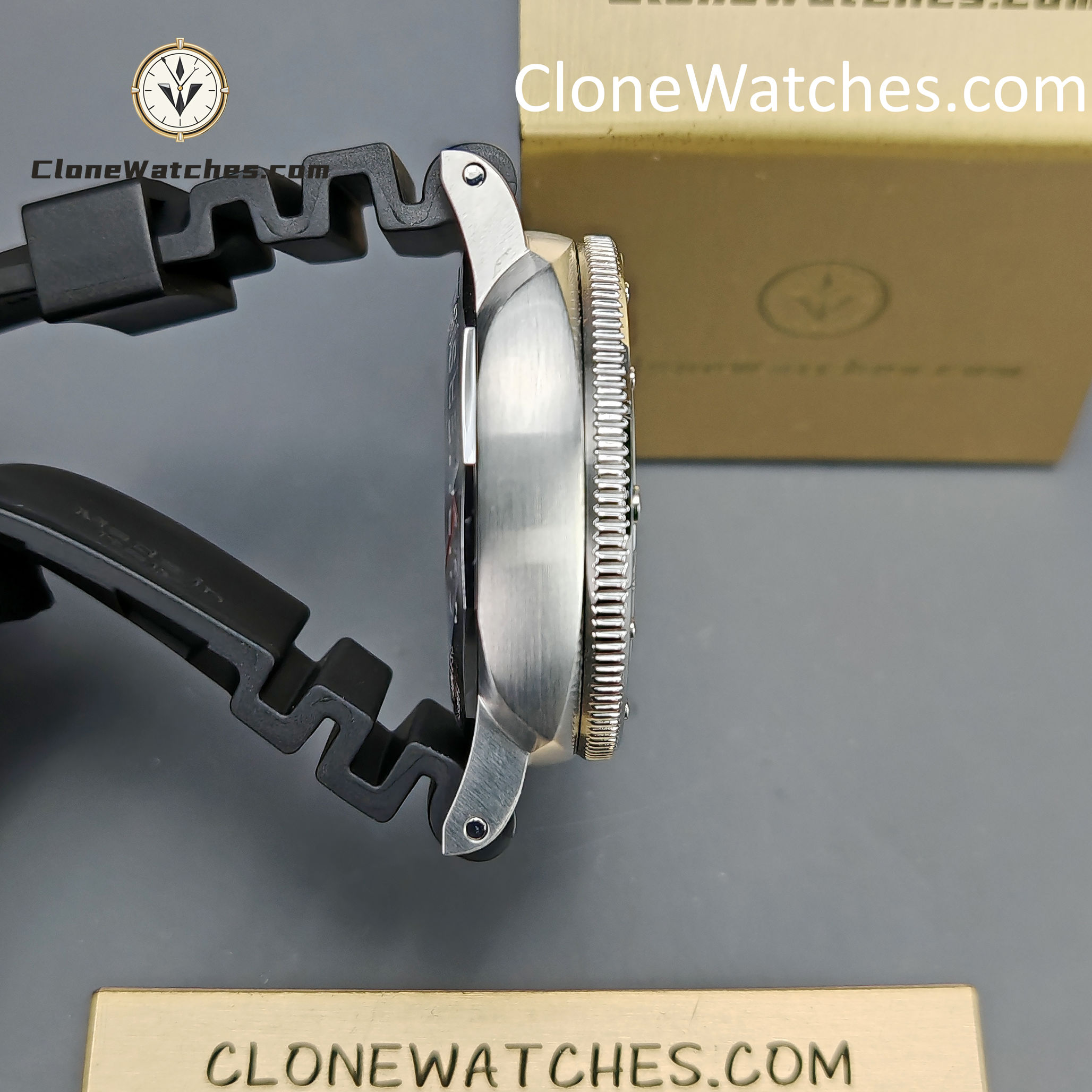 Panerai Super Clone Watches 1:1 Submersible GMT Navy SEALs PAM01323 Gradient Gray dial