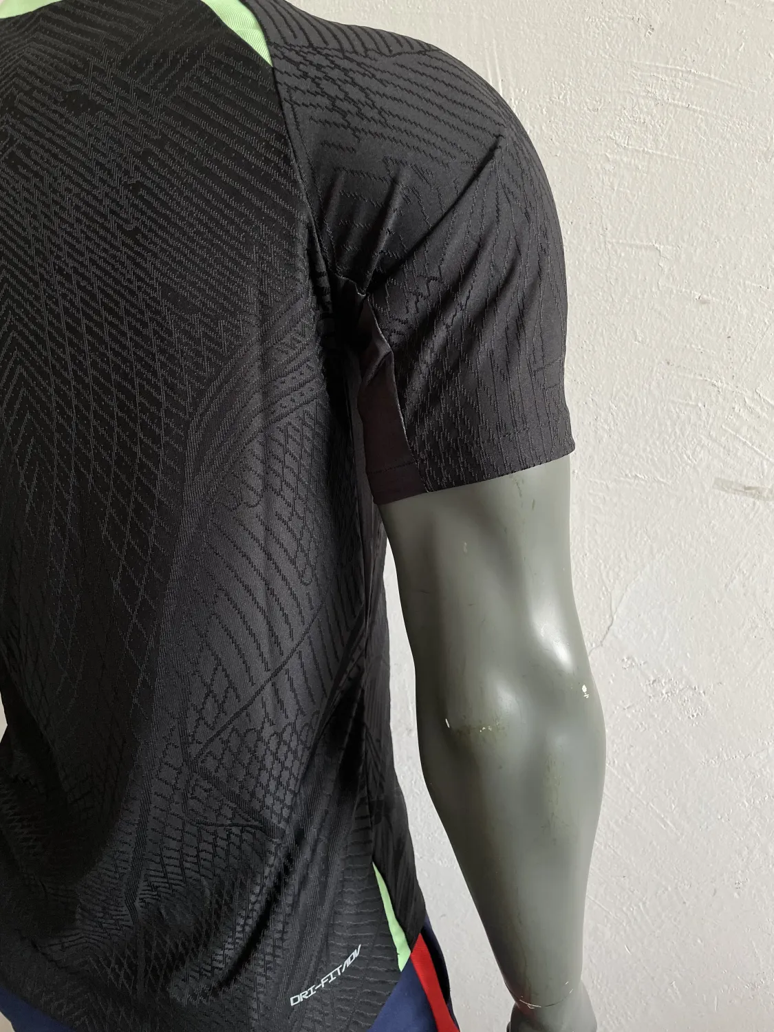 2023/24 Liverpool Player Training Jersey Player Edition