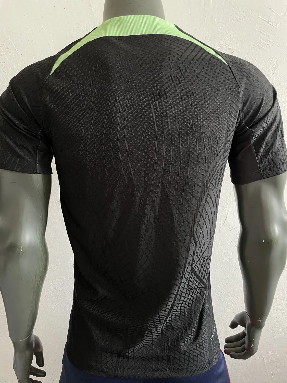 2023/24 Liverpool Player Training Jersey Player Edition