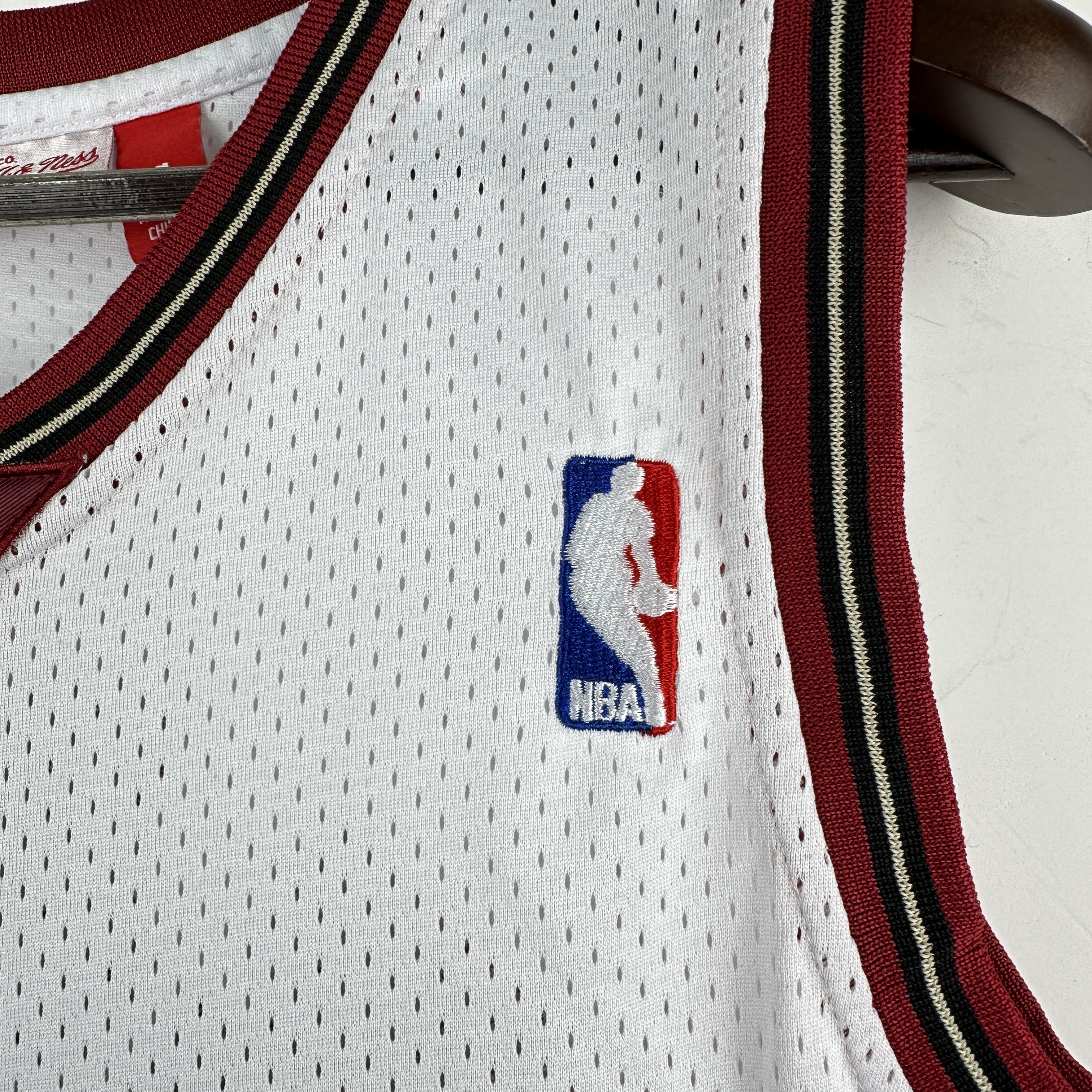 Embroidered MN Retro Jersey 76ers 97/98 Season Big Star White No. 3 Iverson