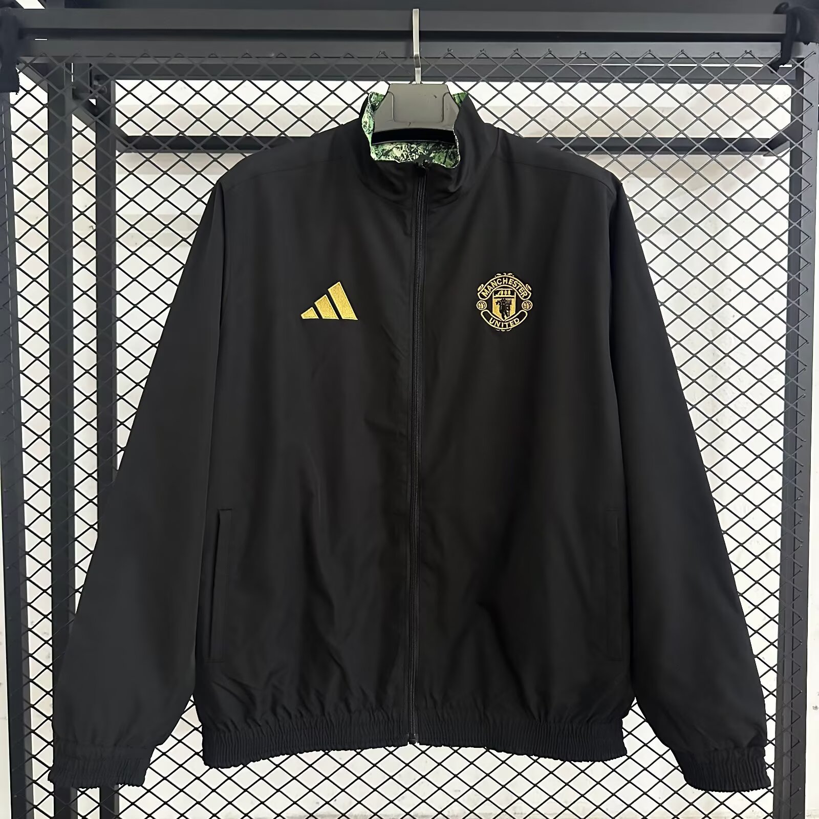 2025/26 Manchester United Reversible Windbreaker