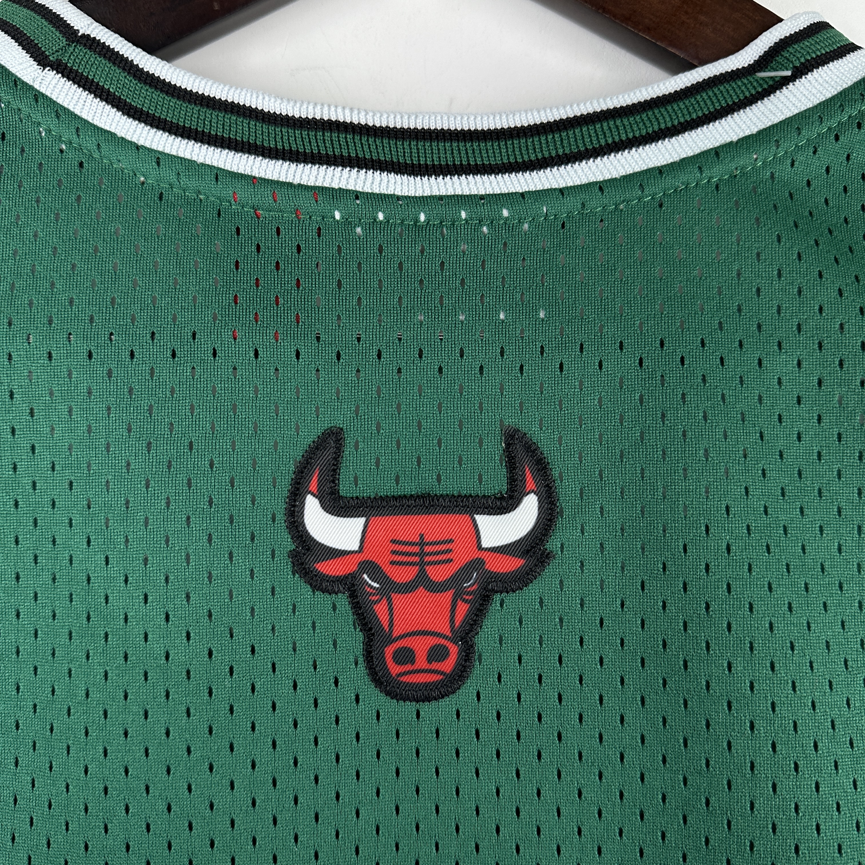 Embroidered MN Retro Jersey Bulls 08/09 Season Green No. 1 Rose