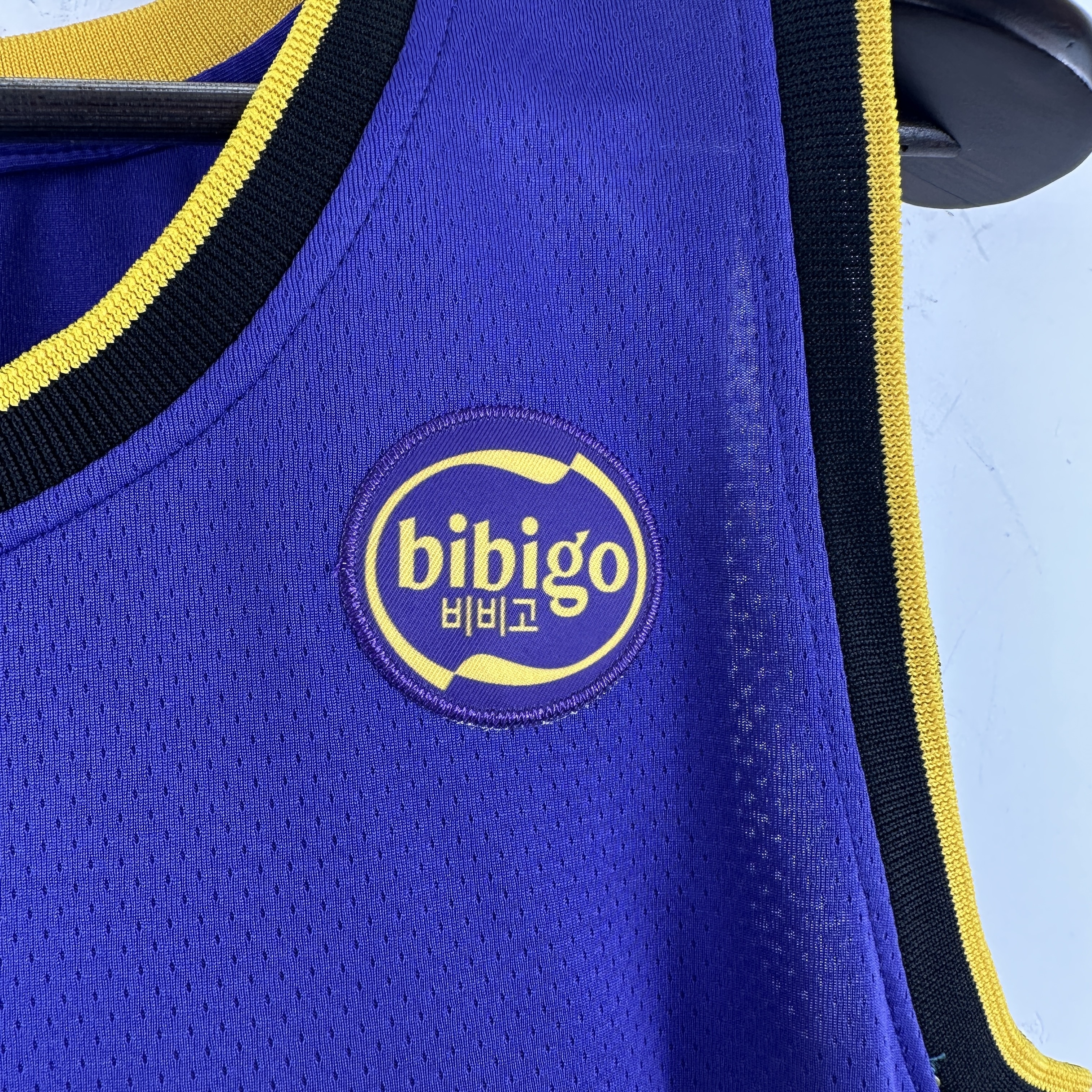 Embroidered 23rd season Lakers flying model No. 77 Dončić