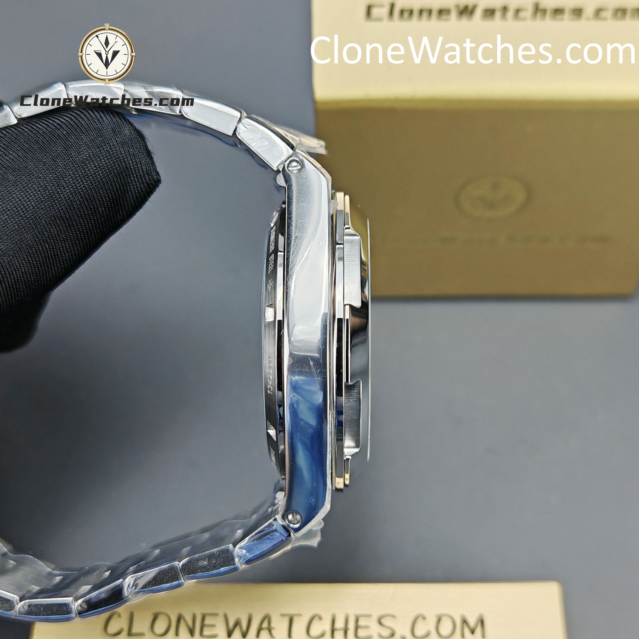Vacheron Constantin Super Clone Watches 1:1 Overseas Dual Time 7920V/210A-B546 Black Dial