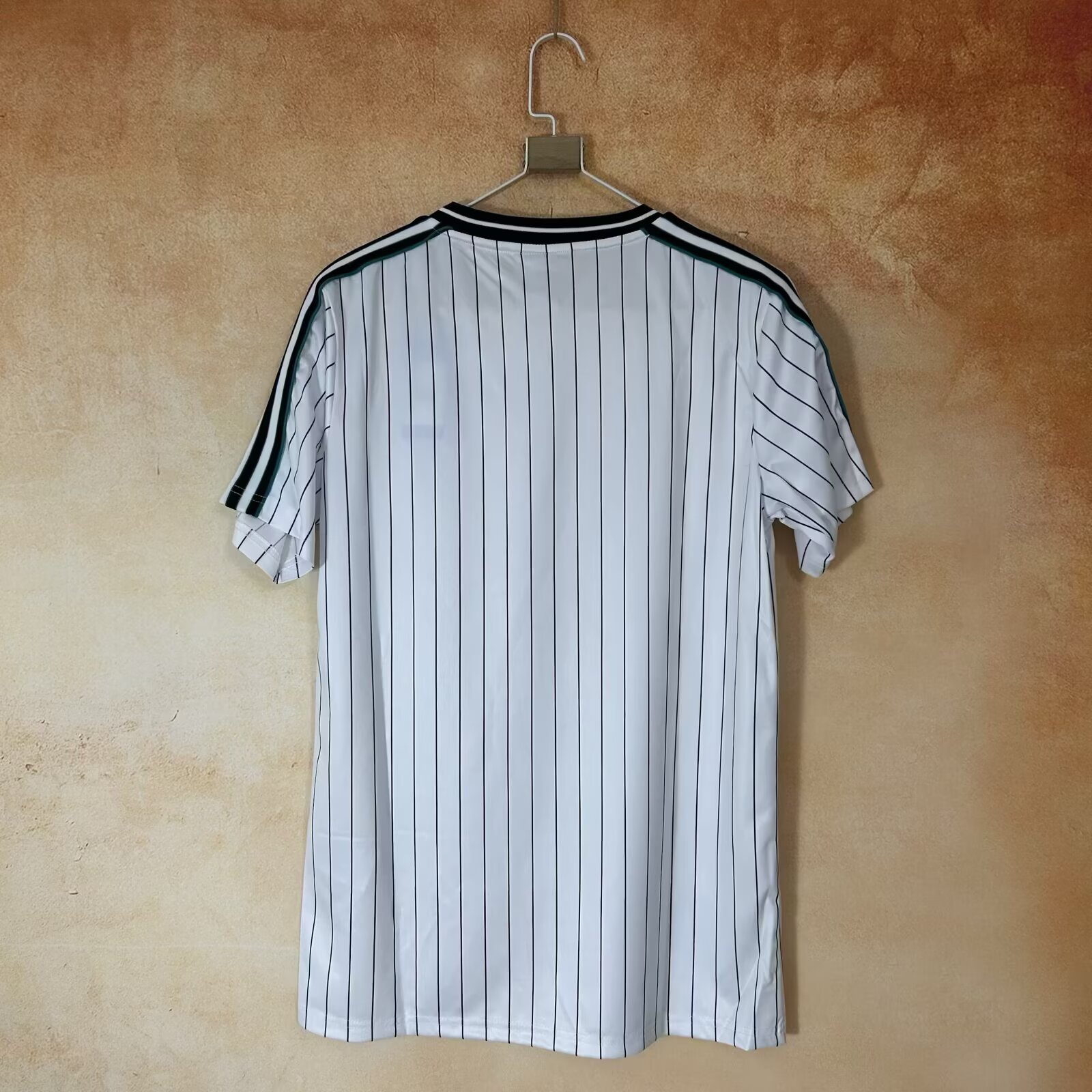 25-26 Newcastle United Retro White Jersey - Fan Edition