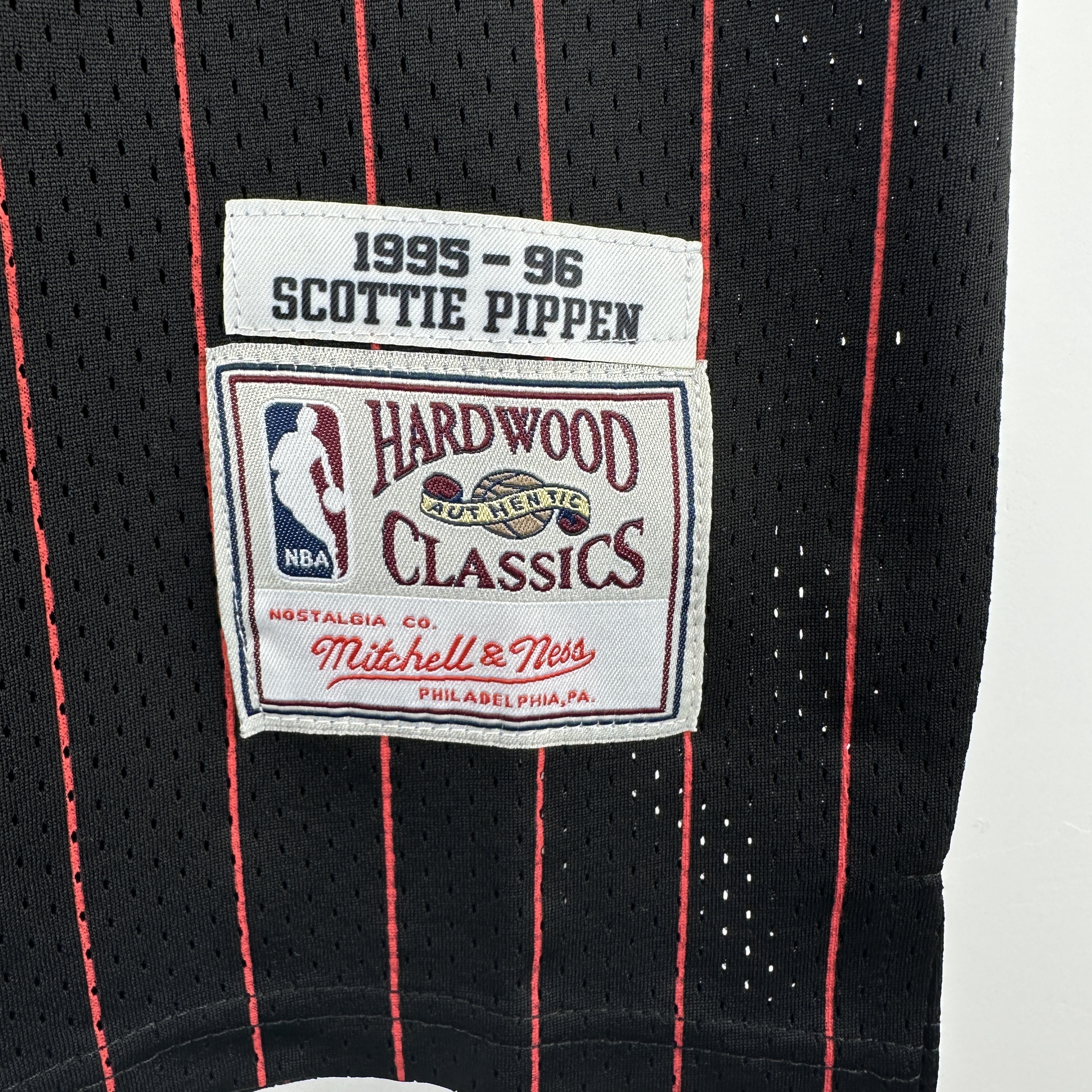 Embroidered MN retro jersey, Bulls 97/98 season, black stripes, No. 33 Pippen