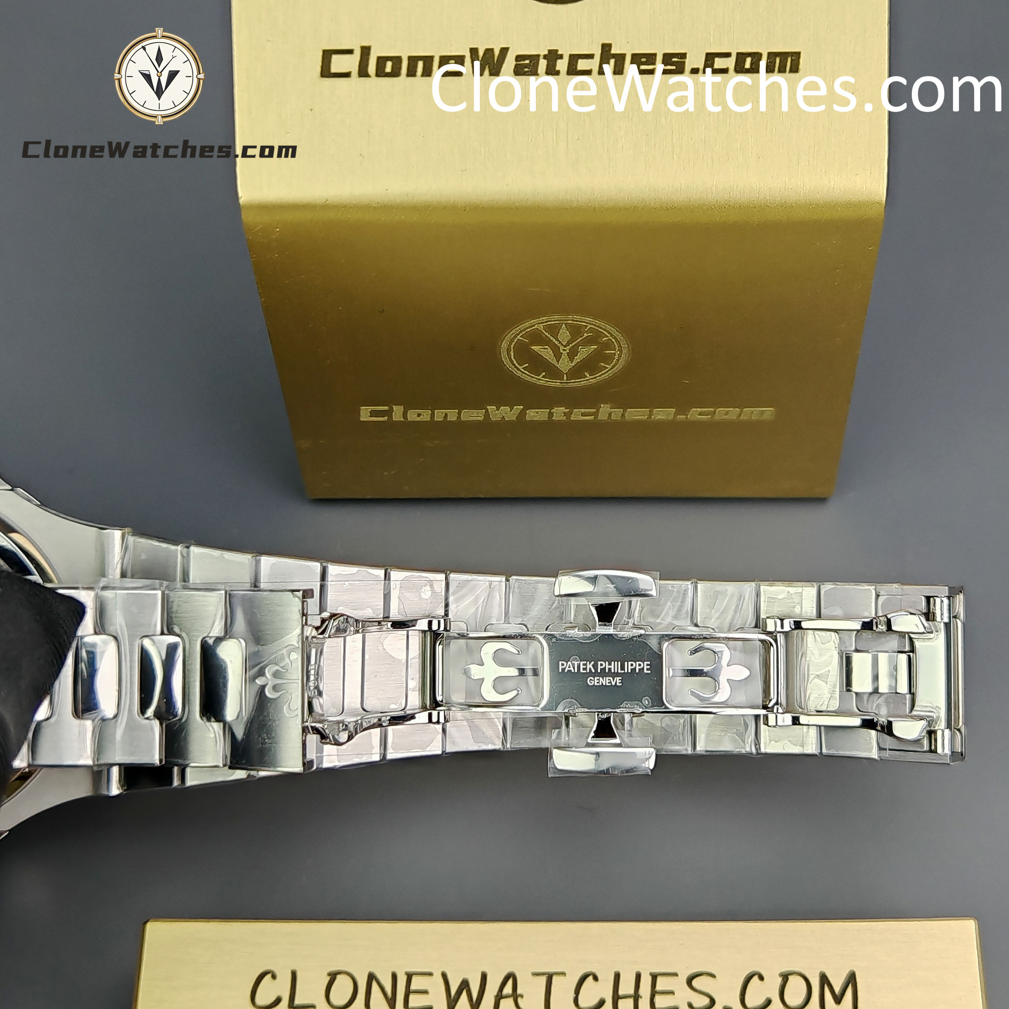 Patek Philippe Super Clone Watches 1:1 Nautilus Moon Phase 5712 Blue Dial New Clasp