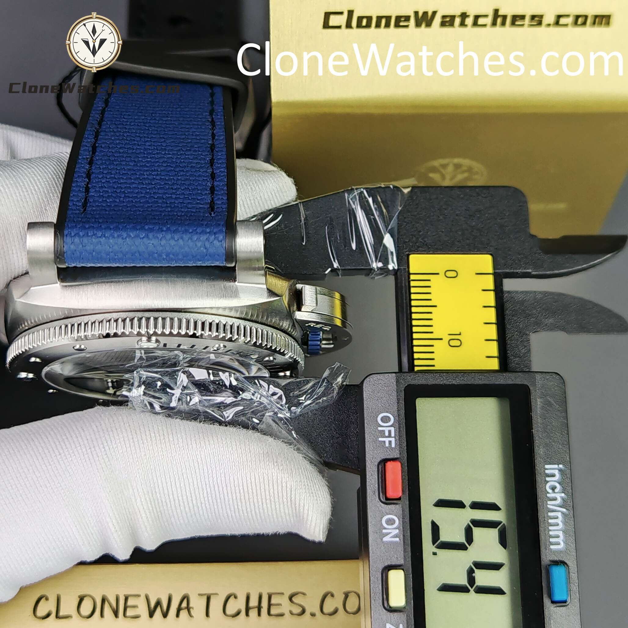 Panerai Super Clone Watches 1:1 Submersible QuarantaQuattro Luna Rossa PAM01391 44mm