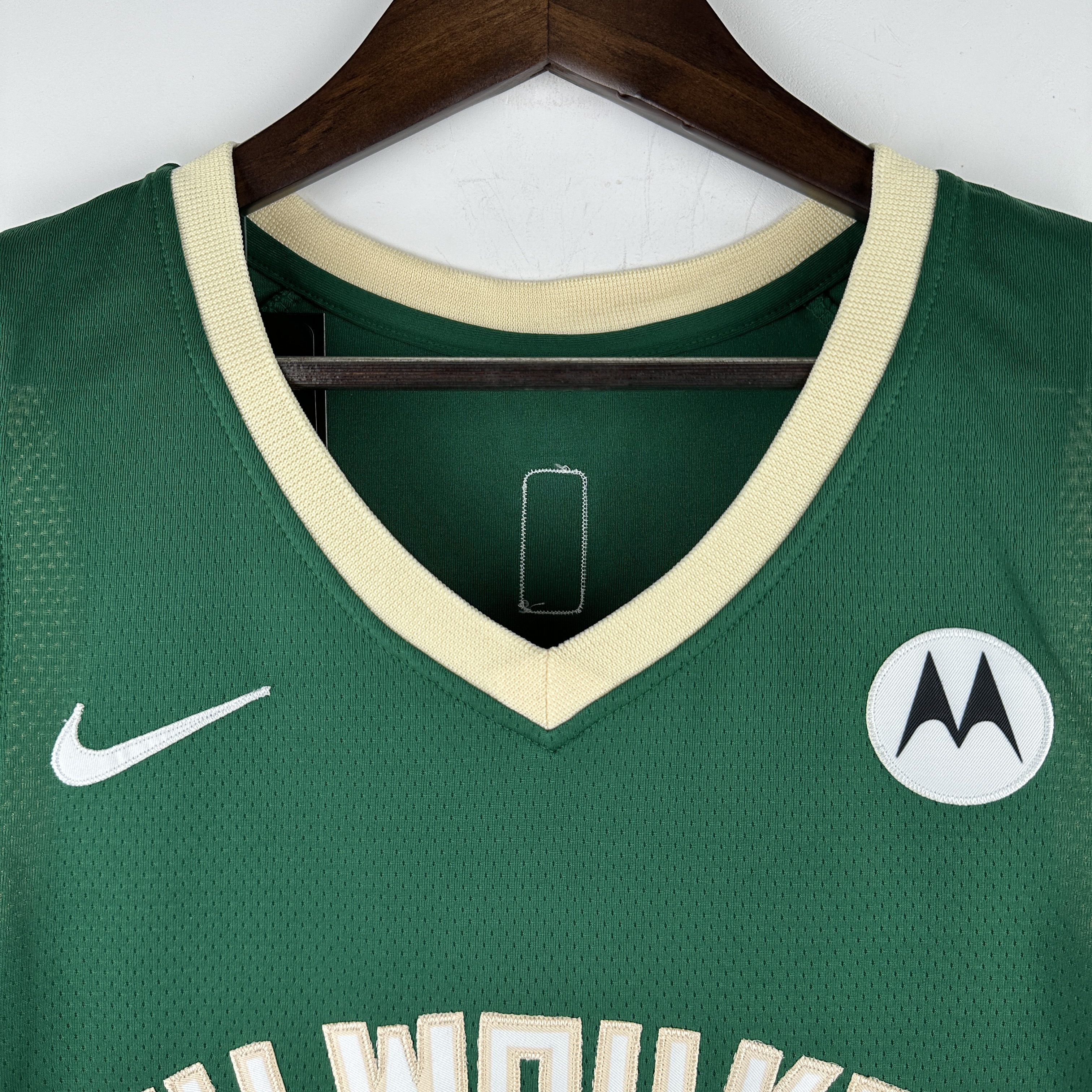 Embroidered Bucks V-neck Green No. 0 Lillard