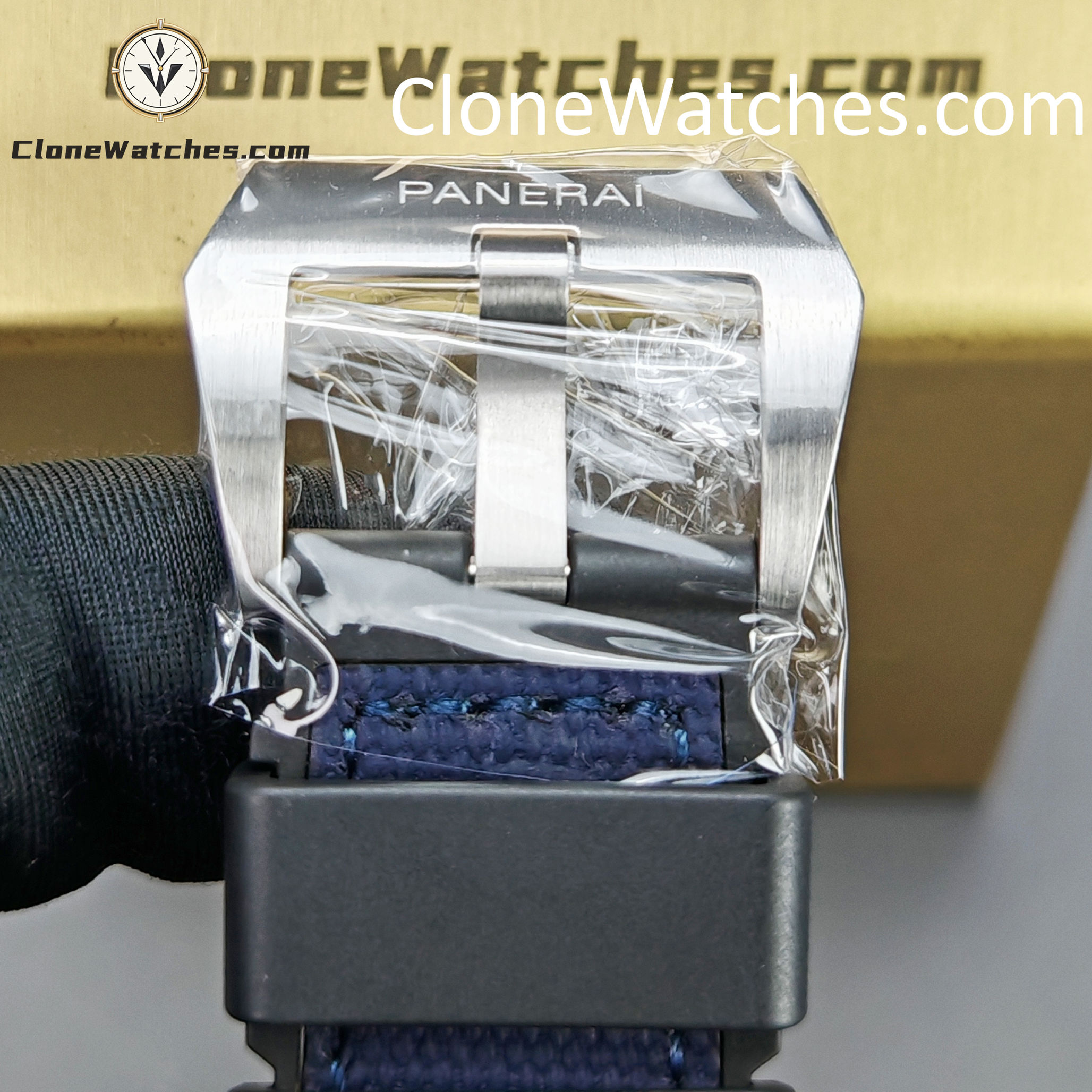 Panerai Super Clone Watches 1:1 Submersible GMT Luna Rossa Titanio PAM01507 42mm