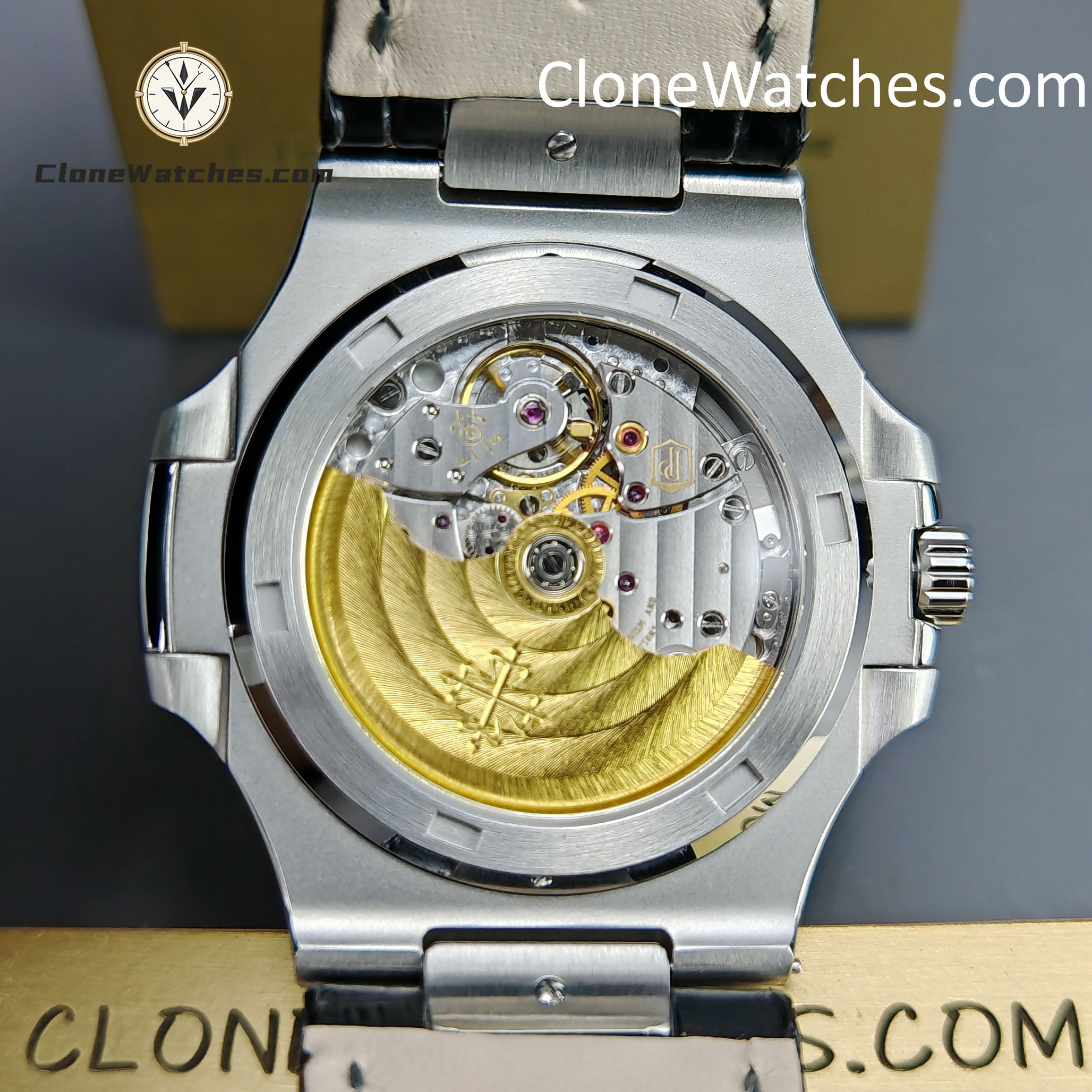 Patek Philippe Super Clone Watches 1:1 Nautilus 5711 Green Dial Black Leather Strap