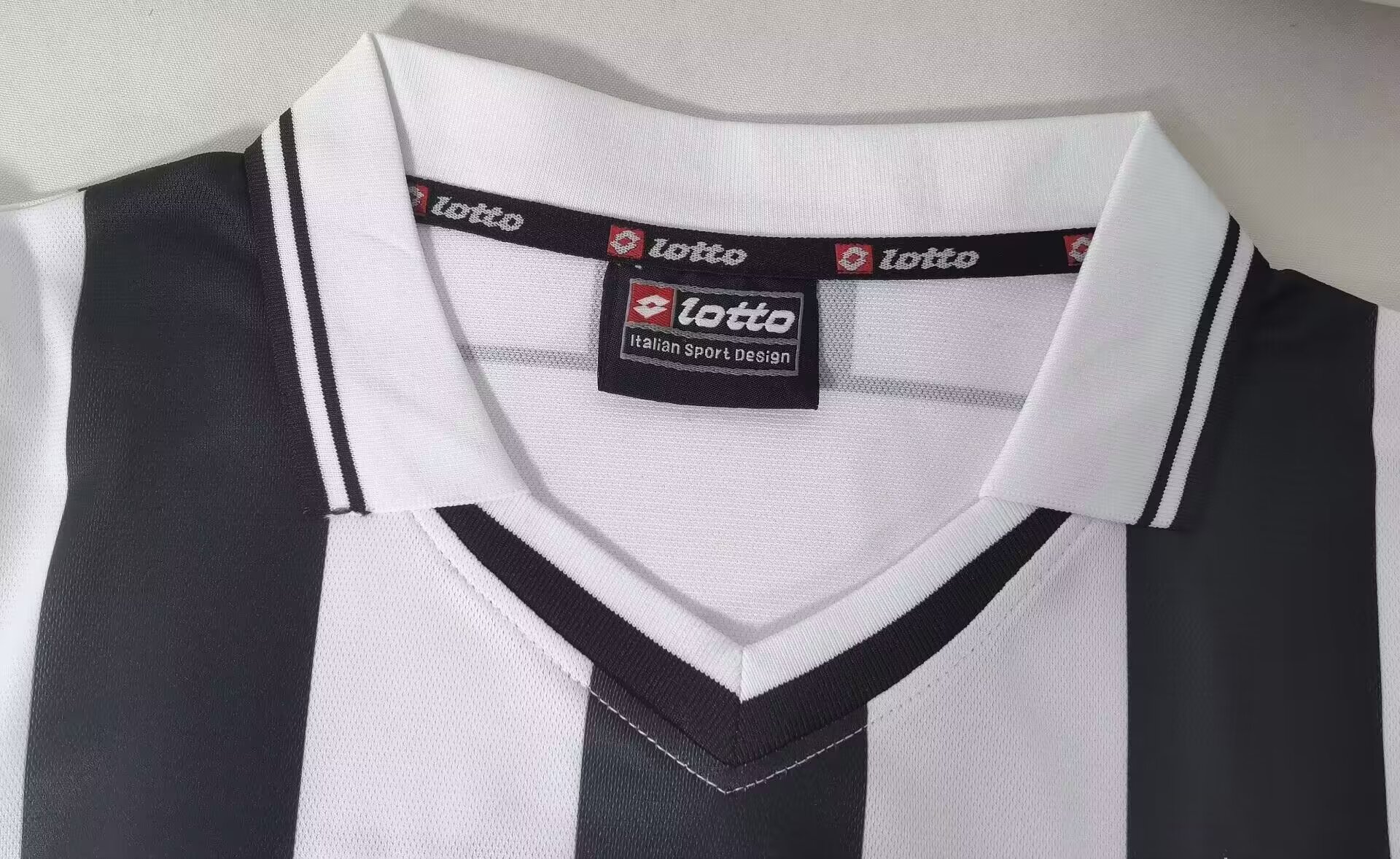 2001/02 Juventus home retro jersey - Fans Edition