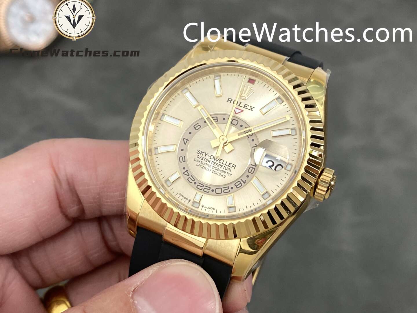 Rolex Super Clone Watch 1:1 Sky Dweller Gold Dial M326238-0007 42MM Rubber Strap