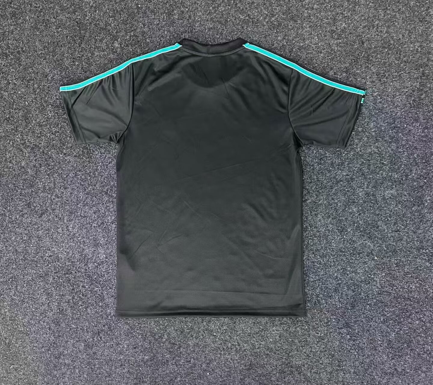 2025-26 Liverpool Retro Black Jersey - Fans Edition